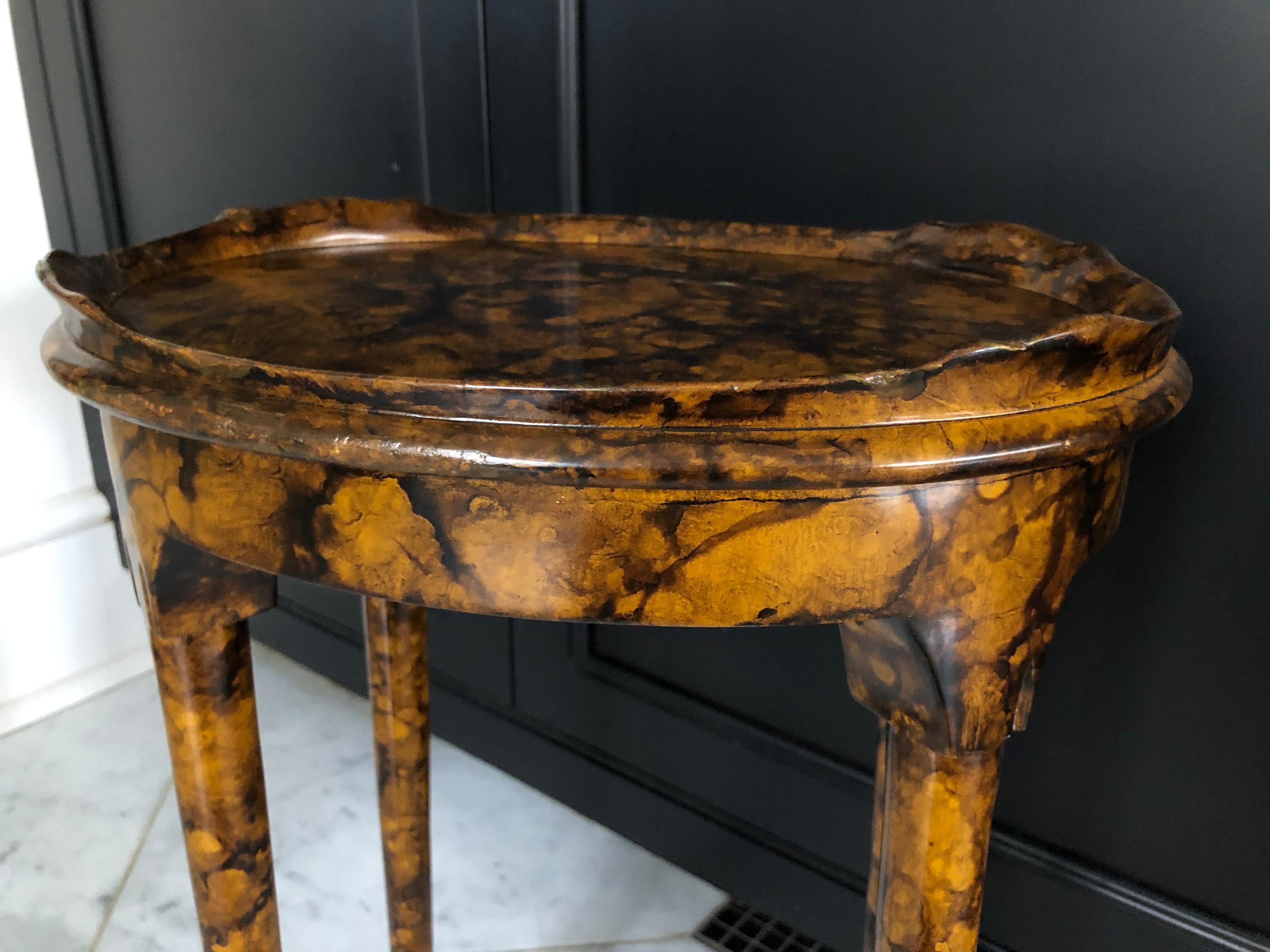 Chic Vintage Faux Tortoise Shell Drinks Table In Excellent Condition In Hopewell, NJ