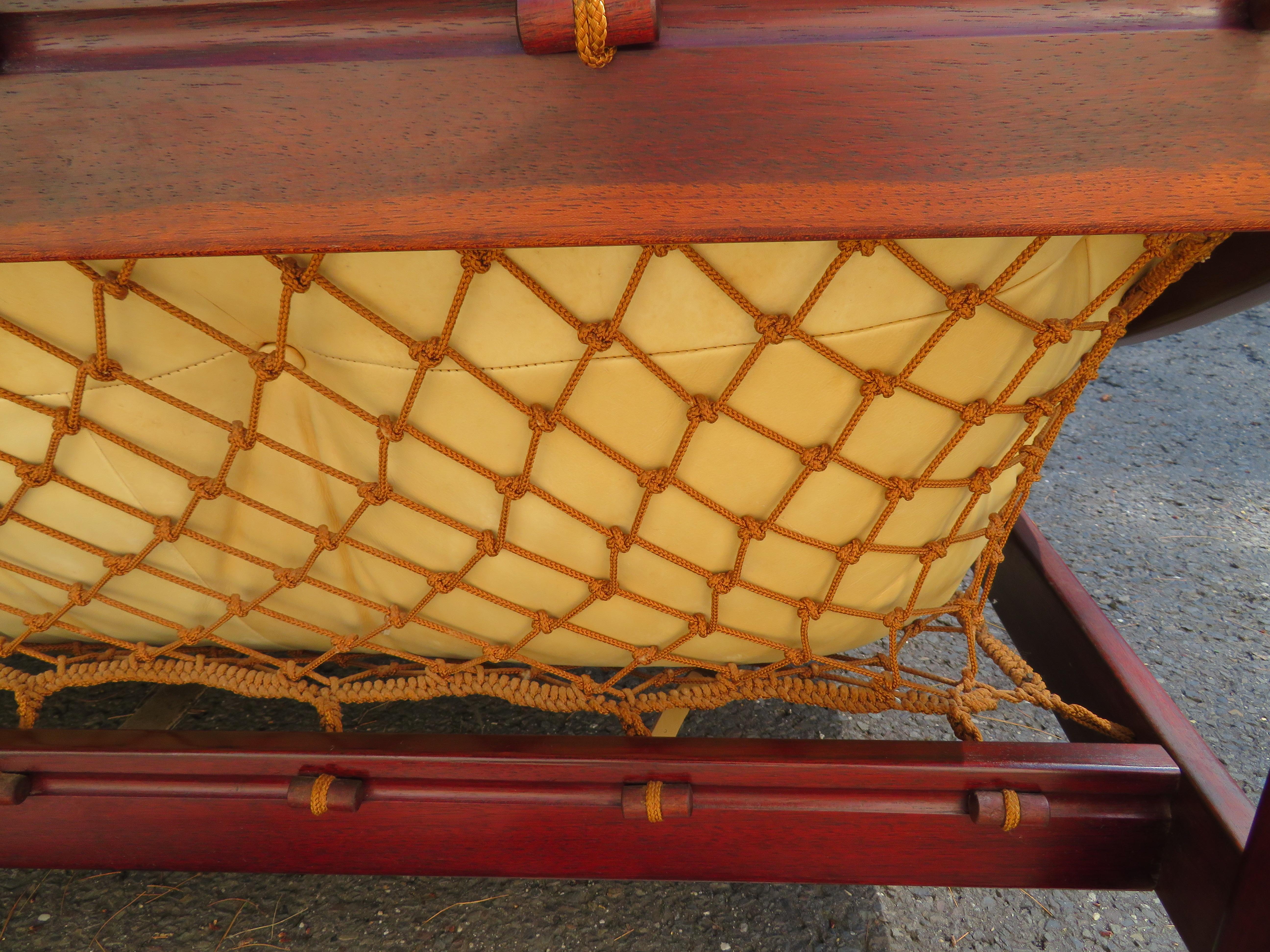 Chic Vintage Leather Jean Gillon Amazonas  Italma Brazilian Rosewood Sofa Modern In Good Condition In Pemberton, NJ