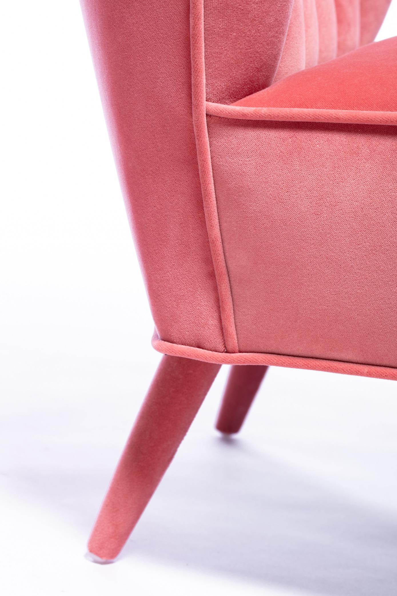 Chic Vintage Rose Pink Velvet Italian Slipper Chair, circa 1950 4