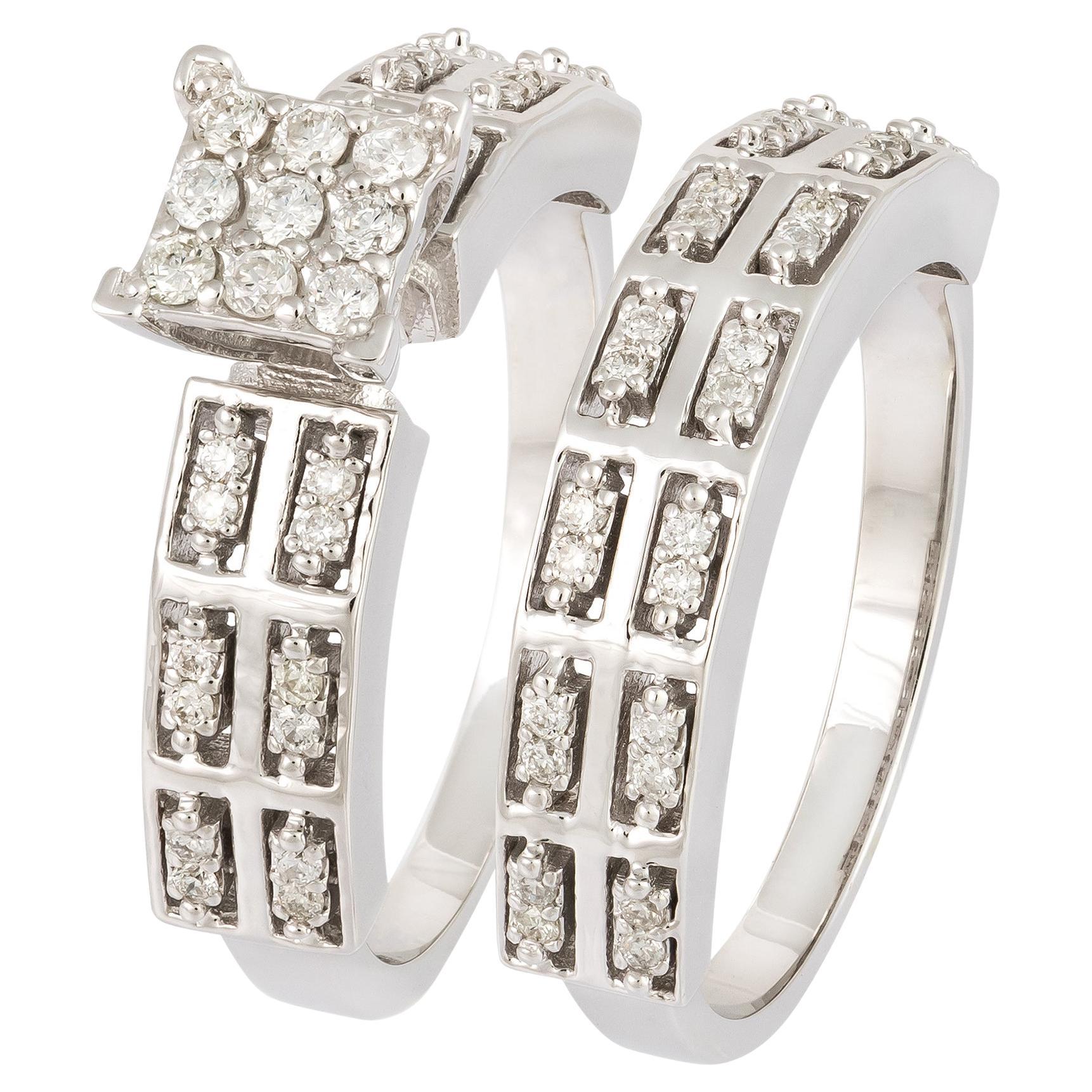 For Sale:  Chic White 18K Gold White Diamond Ring for Her