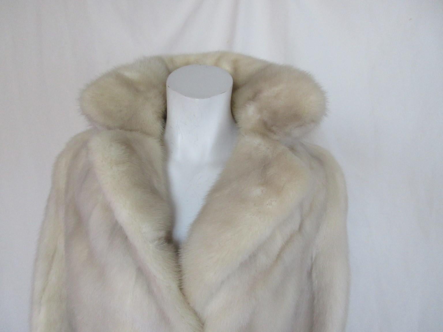 Exclusive vintage mink fur jacket  
This color is rare to find.

We offer more exclusive white, black , brown mink fur vintage items, view our frontstore

Details:
Color: crème/white/ivory
With 2 pockets, 2 closing hooks
2 side splits
Fully lined
