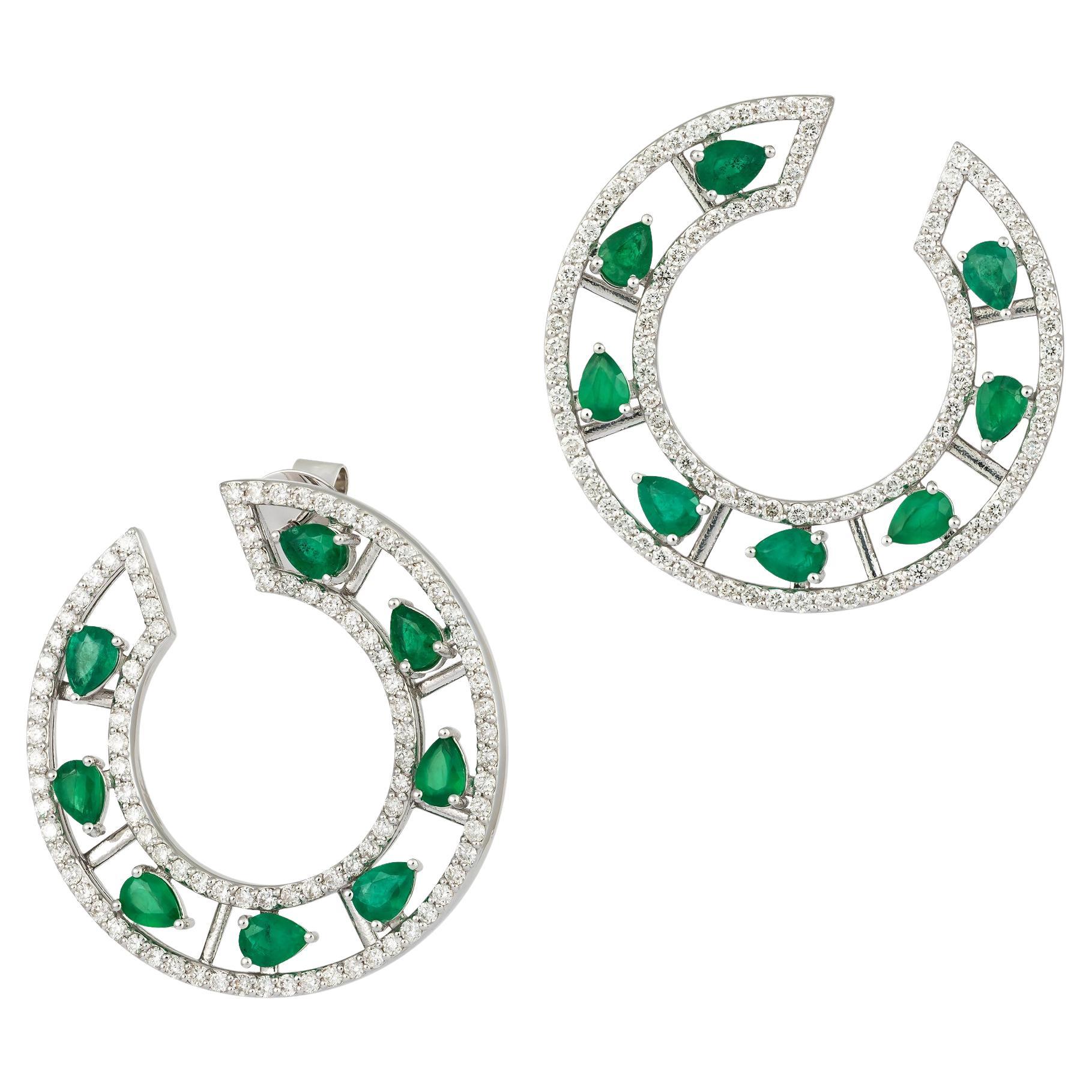 Chic White Yellow Gold 18K Earrings Emerald Diamond For Her For Sale