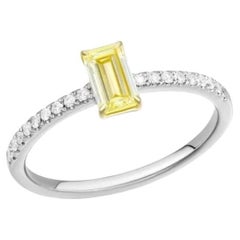 Chic Yellow Diamond 0, 5 Karat White 14K Gold Ring for Her