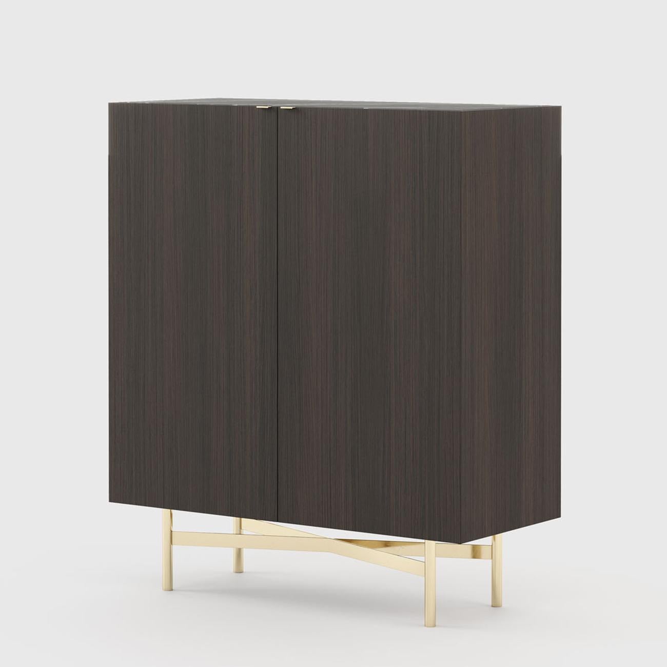 Bar Chicago with wood structure in smocked oak matte
finish and with polished stainless steel base in gold finish.