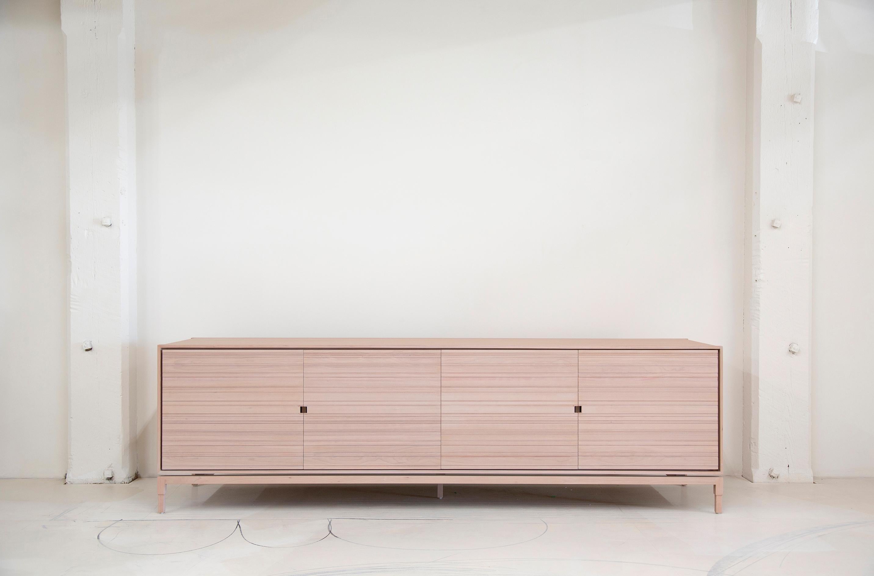 In Stock Chicago Credenza in Blush by May Furniture im Zustand „Neu“ in Brooklyn, NY