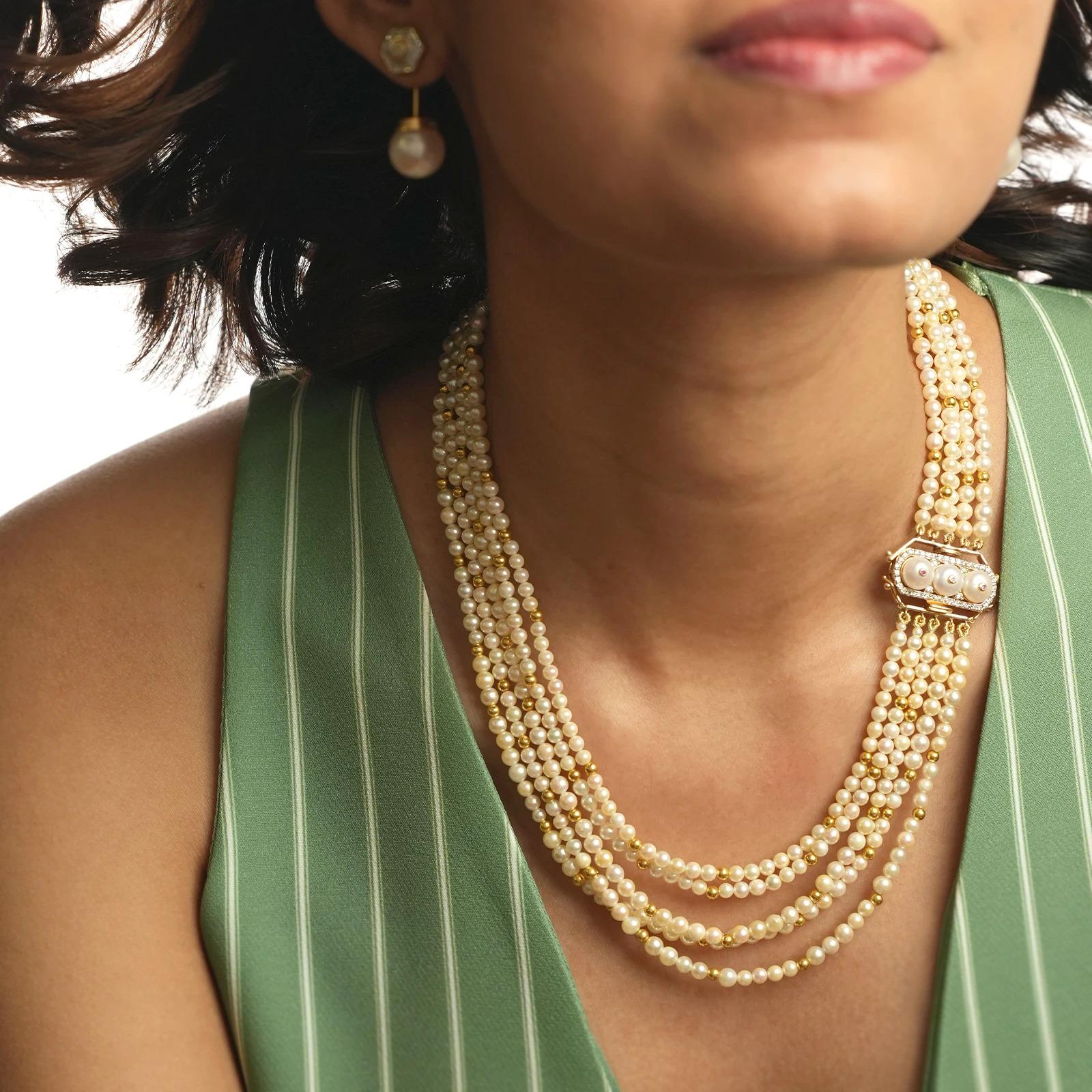 Collier en or Chicago Diamond Ruby and Pearl Multilayered (diamants, rubis et perles) Neuf - En vente à Lawrenceville, GA