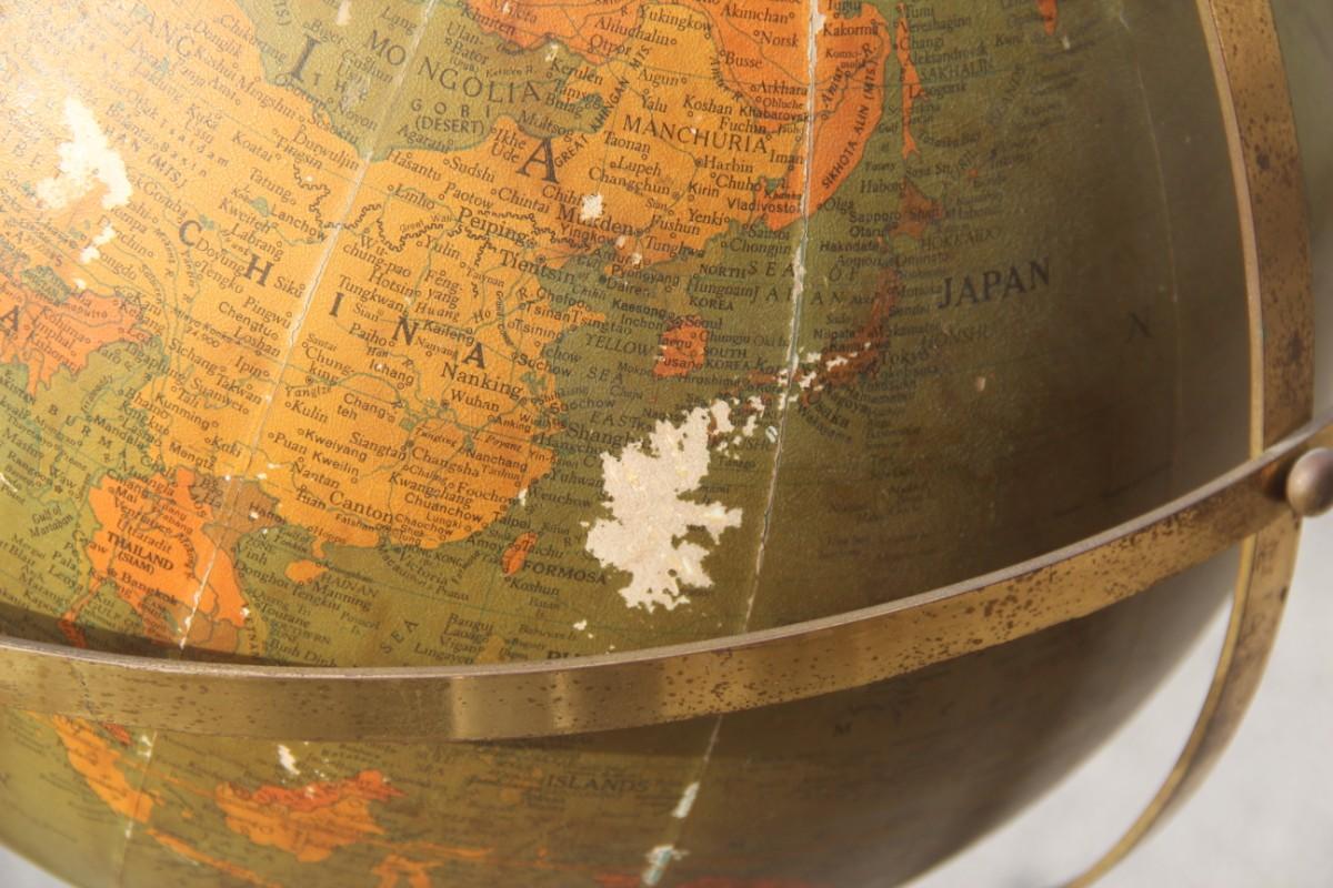 Mid-Century Modern Globe en laiton et métal noir en papier mâché du milieu du siècle dernier de Chicago, fabriqué aux États-Unis, années 1950 en vente