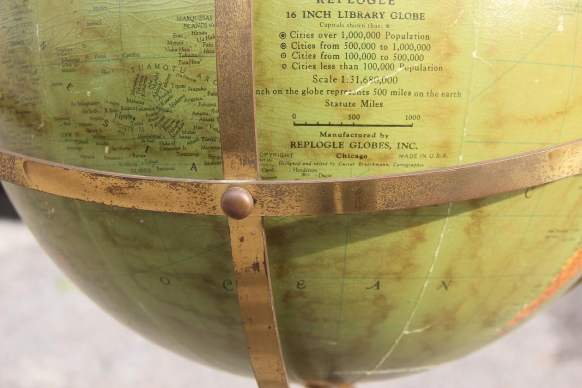 Chicago Midcentury Papier-Mâché Globe Brass Metal Black Made in USA, 1950s In Good Condition For Sale In Palermo, Sicily