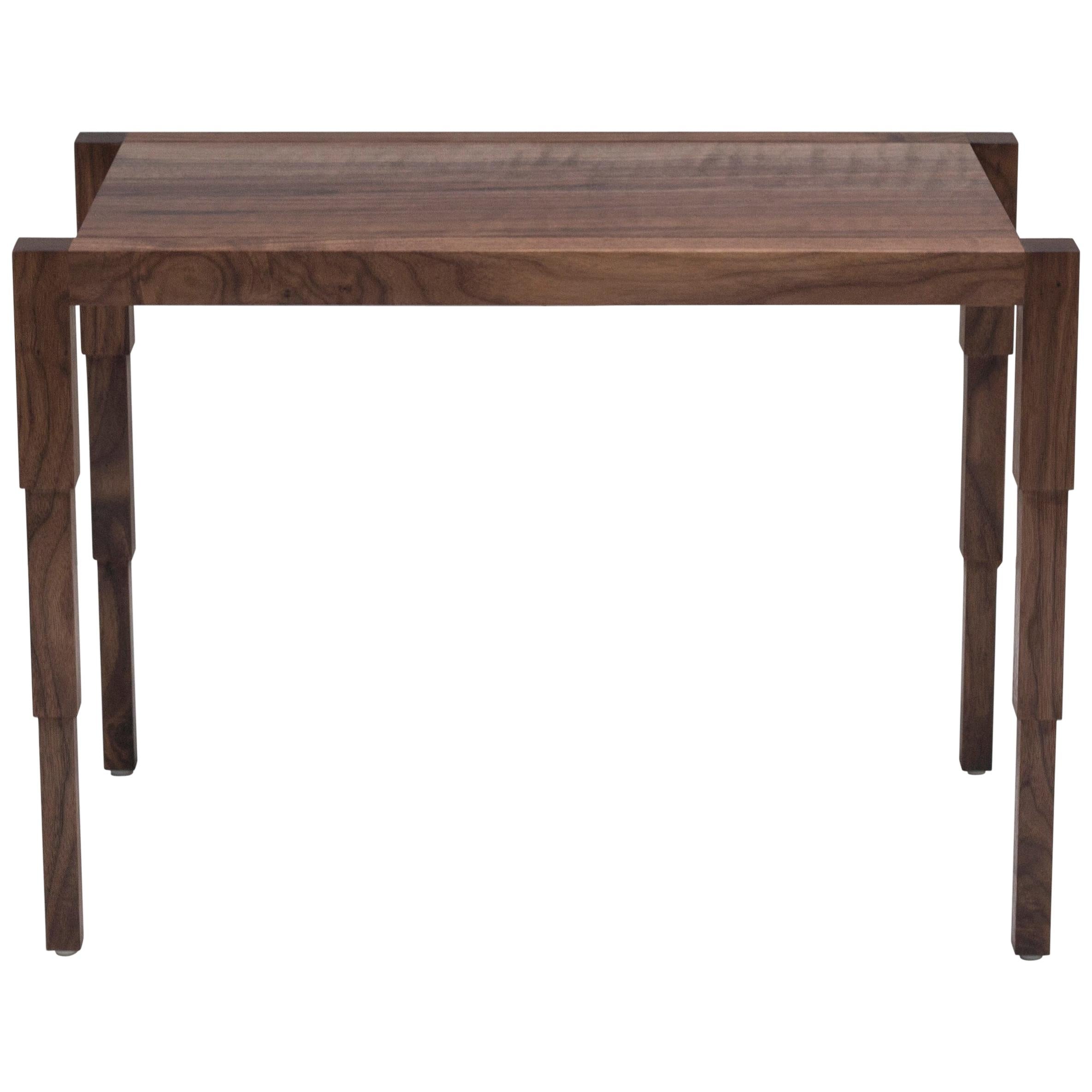 Mesa auxiliar Chicago en nogal aceitado by May Furniture EN STOCK MODELO EN OFERTA