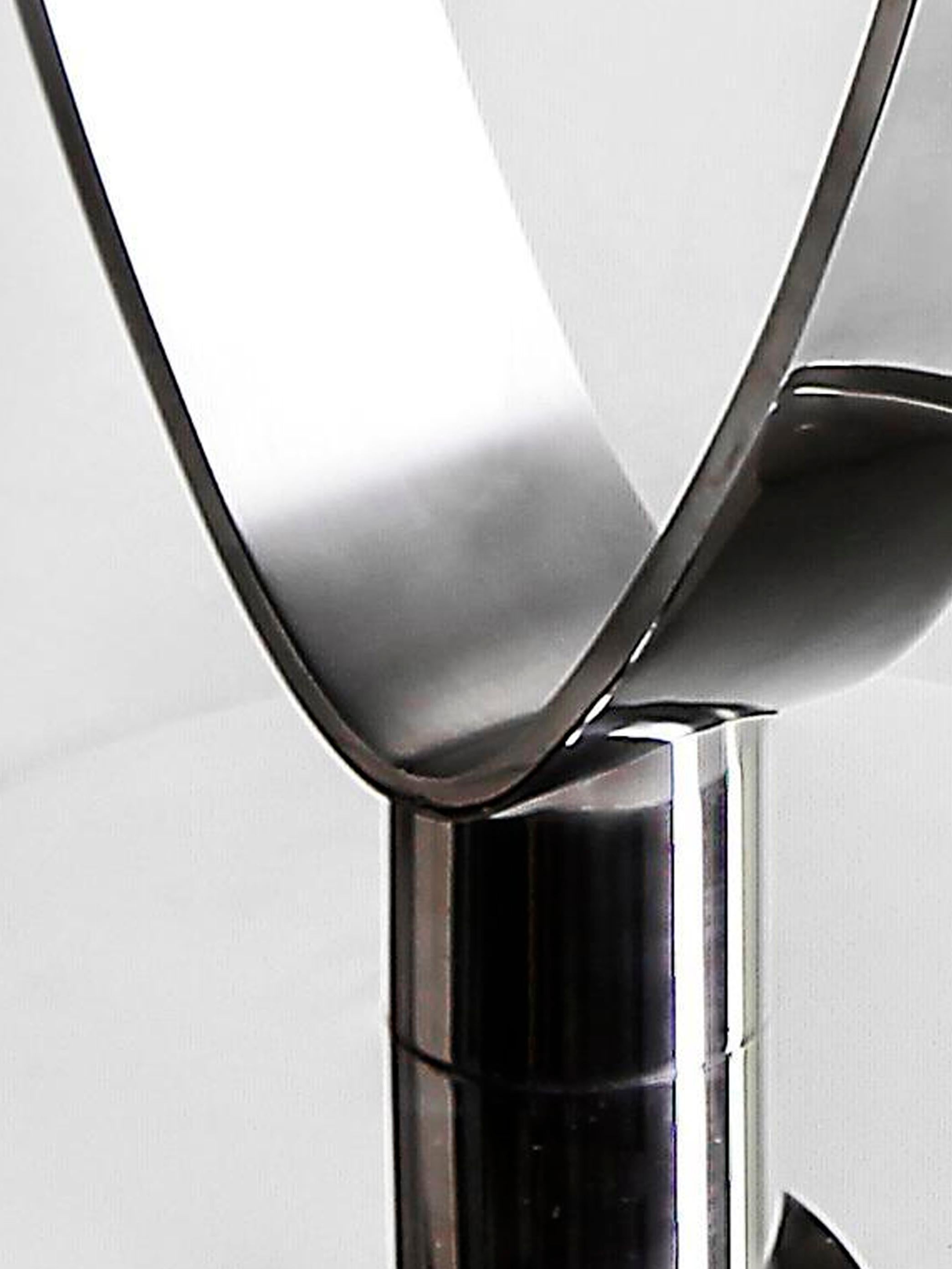 Chicago, Side Table in Polished and Brushed Stainless Steel and Black Lacquer For Sale 2