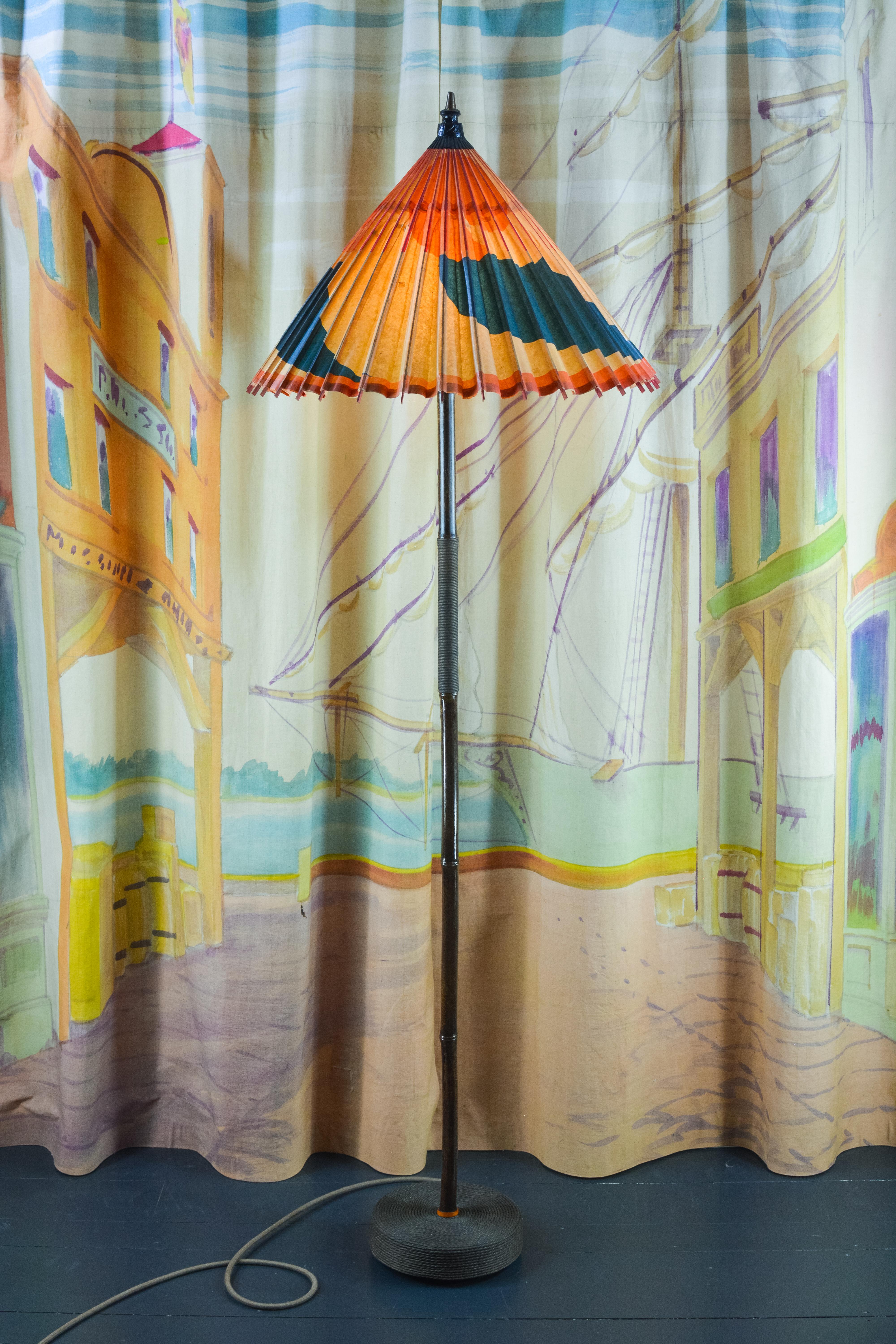 Schwarze ''World's Fair''-Lampe aus Bambus mit Parasolschirm von Christopher Tennant (21. Jahrhundert und zeitgenössisch) im Angebot