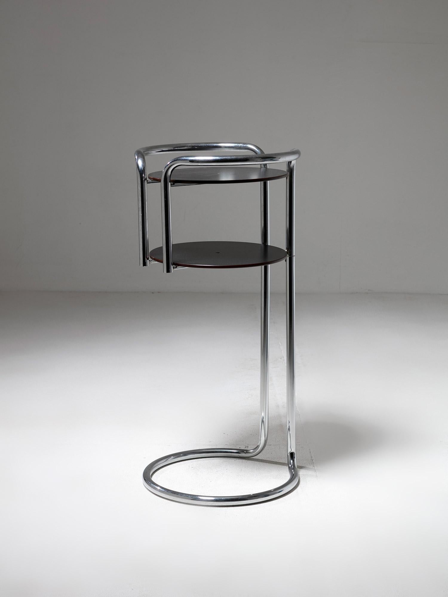 Object / telephone stand by Gino Levi Montalcini and Giuseppe Pagano Pogatchnig for Zanotta.
Chrome tubes support two double sided b/w round plates.
A versatile object no longer needed to host a telephone with its directory. 