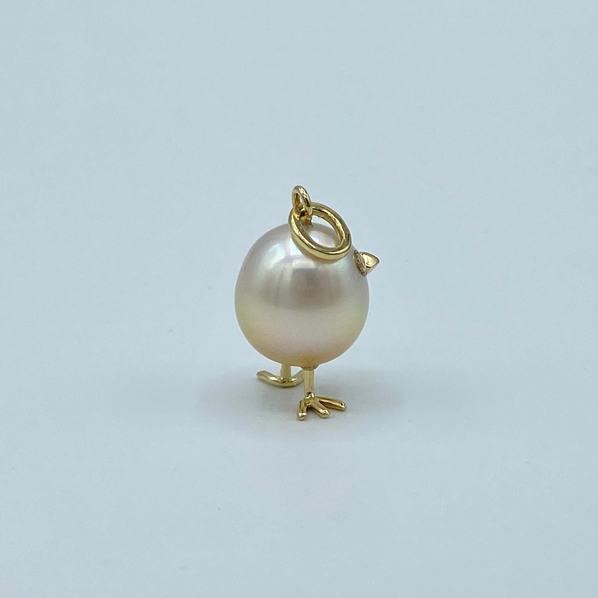 Round Cut Chick Australian Pearl White Diamond Yellow 18kt Gold Pendant Necklace