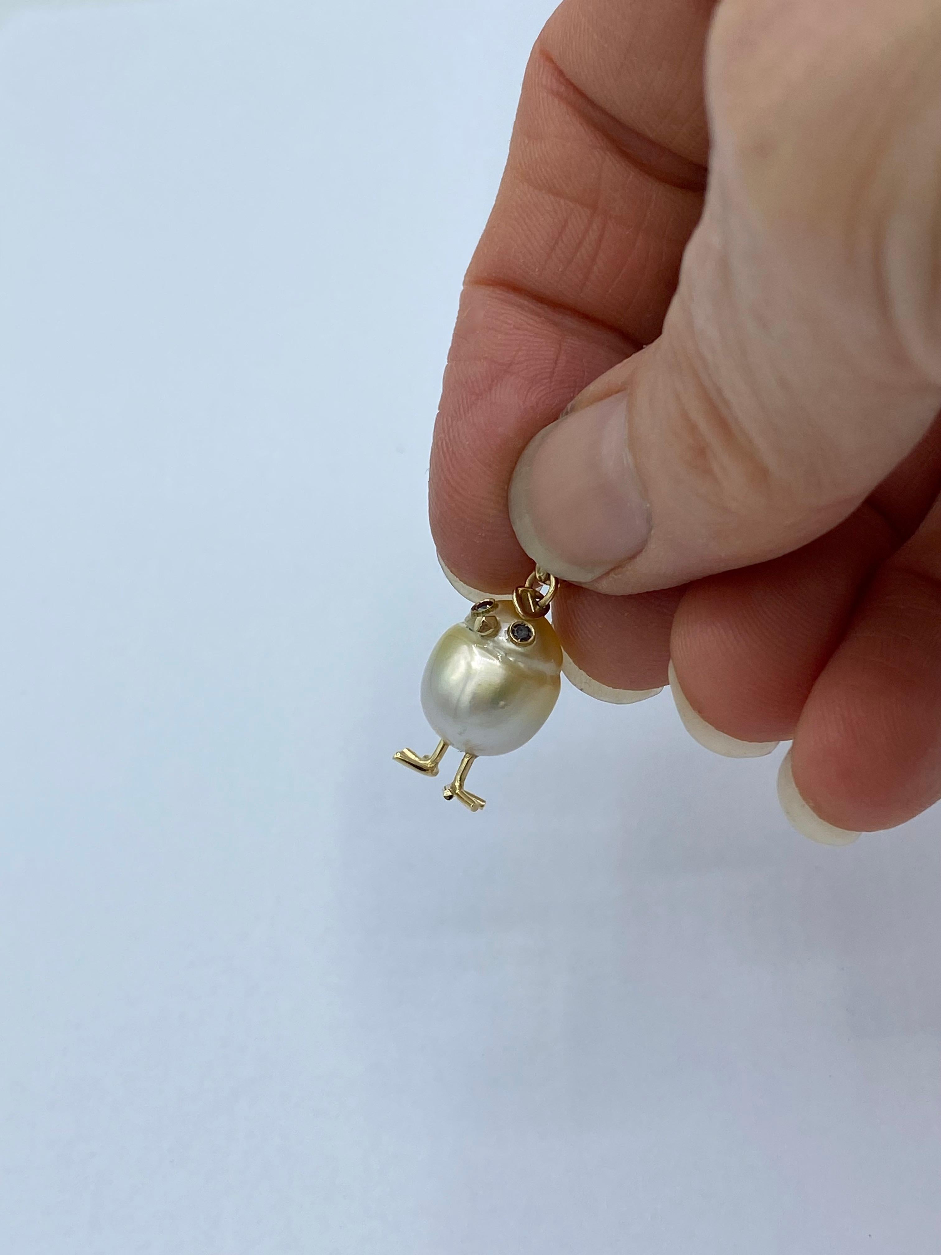 Round Cut Chick Pearl Black Diamond 18 Karat Gold Pendant Necklace or Charm