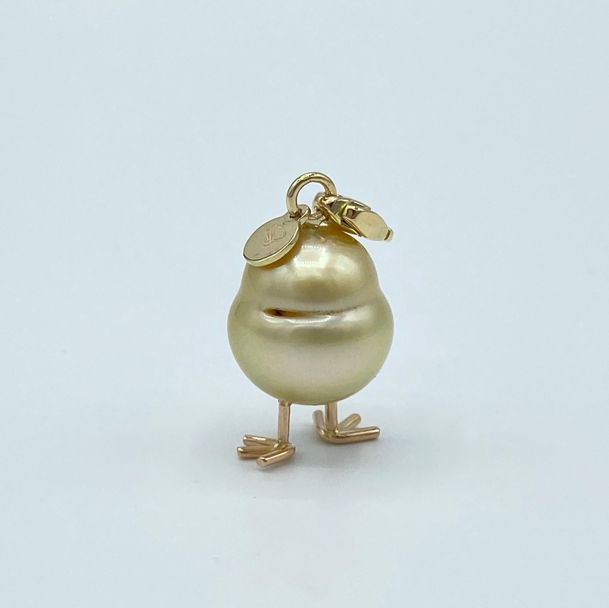 Chick Pearl White Diamond 18 Karat Gold Pendant Necklace or Charm 7