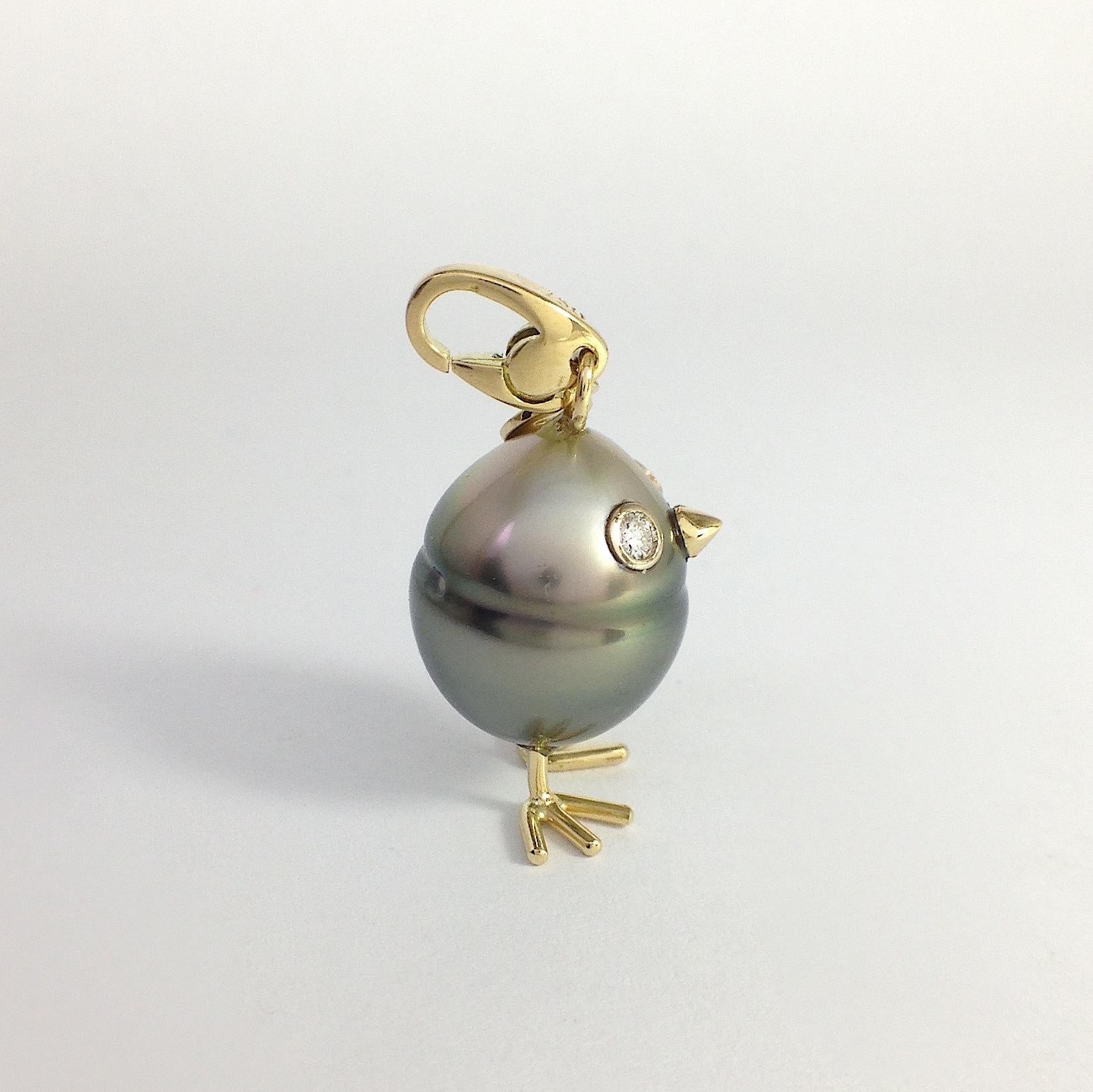 Petronilla Chick South Sea Pearl White Diamond Gold 18 Kt Pendant Necklace Charm In New Condition In Bussolengo, Verona