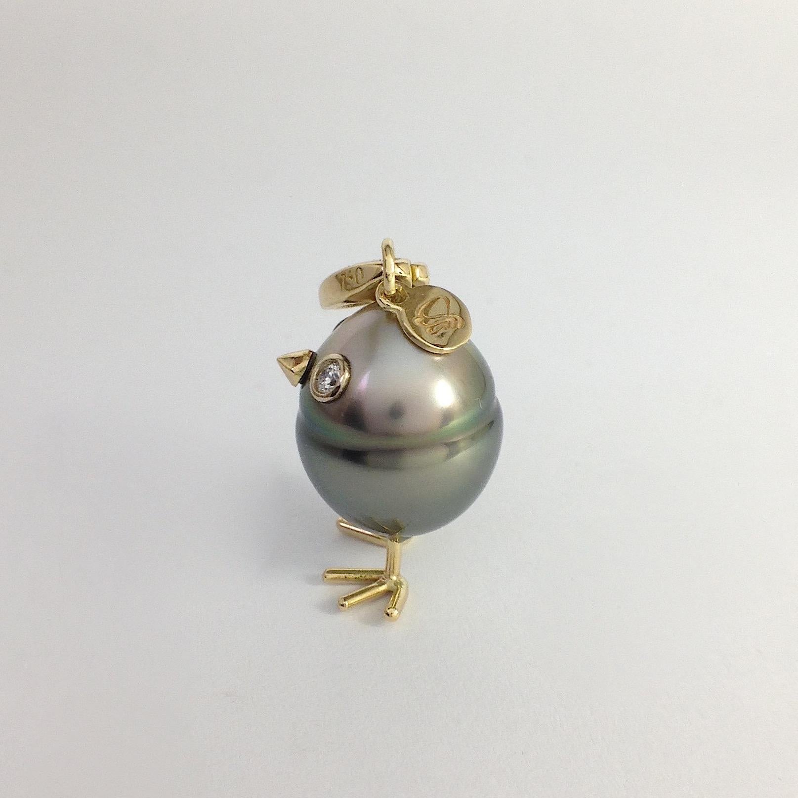 Women's Petronilla Chick South Sea Pearl White Diamond Gold 18 Kt Pendant Necklace Charm