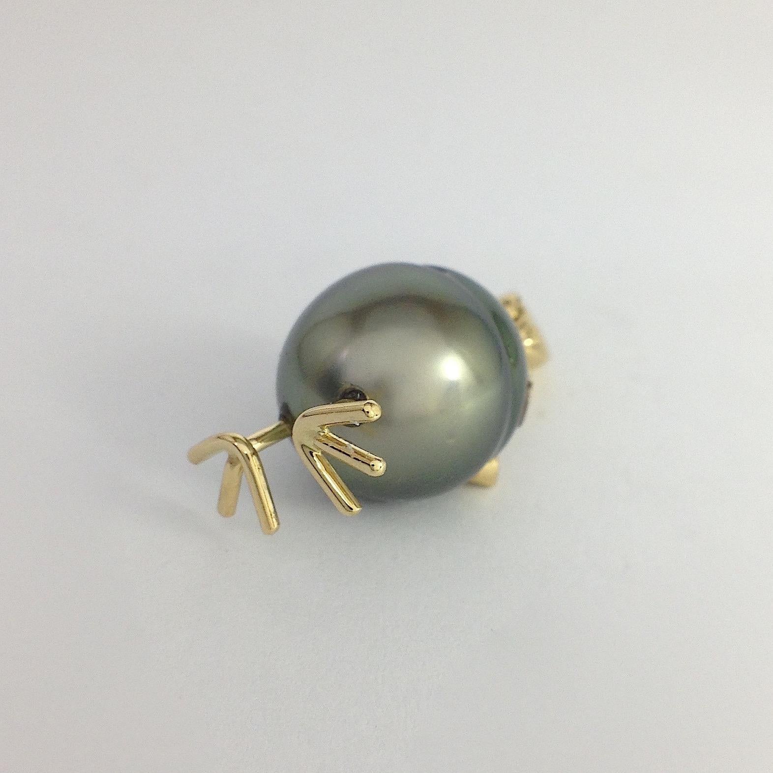 Petronilla Chick South Sea Pearl White Diamond Gold 18 Kt Pendant Necklace Charm 3
