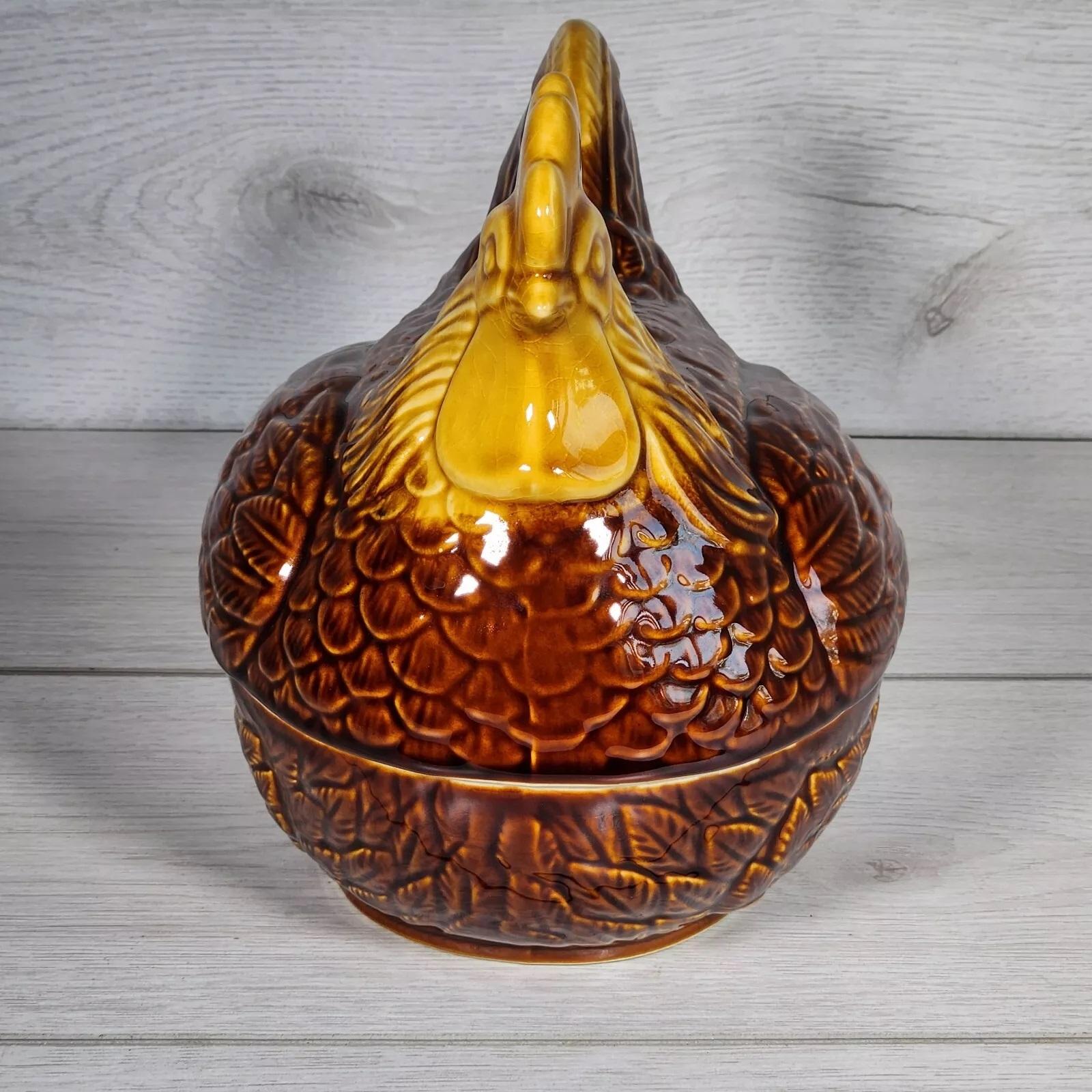 Metà XX secolo Antico Porta Uova di Gallina in Ceramica Scultrice Cucina Decor Smalto Marrone VTG Piatto in vendita