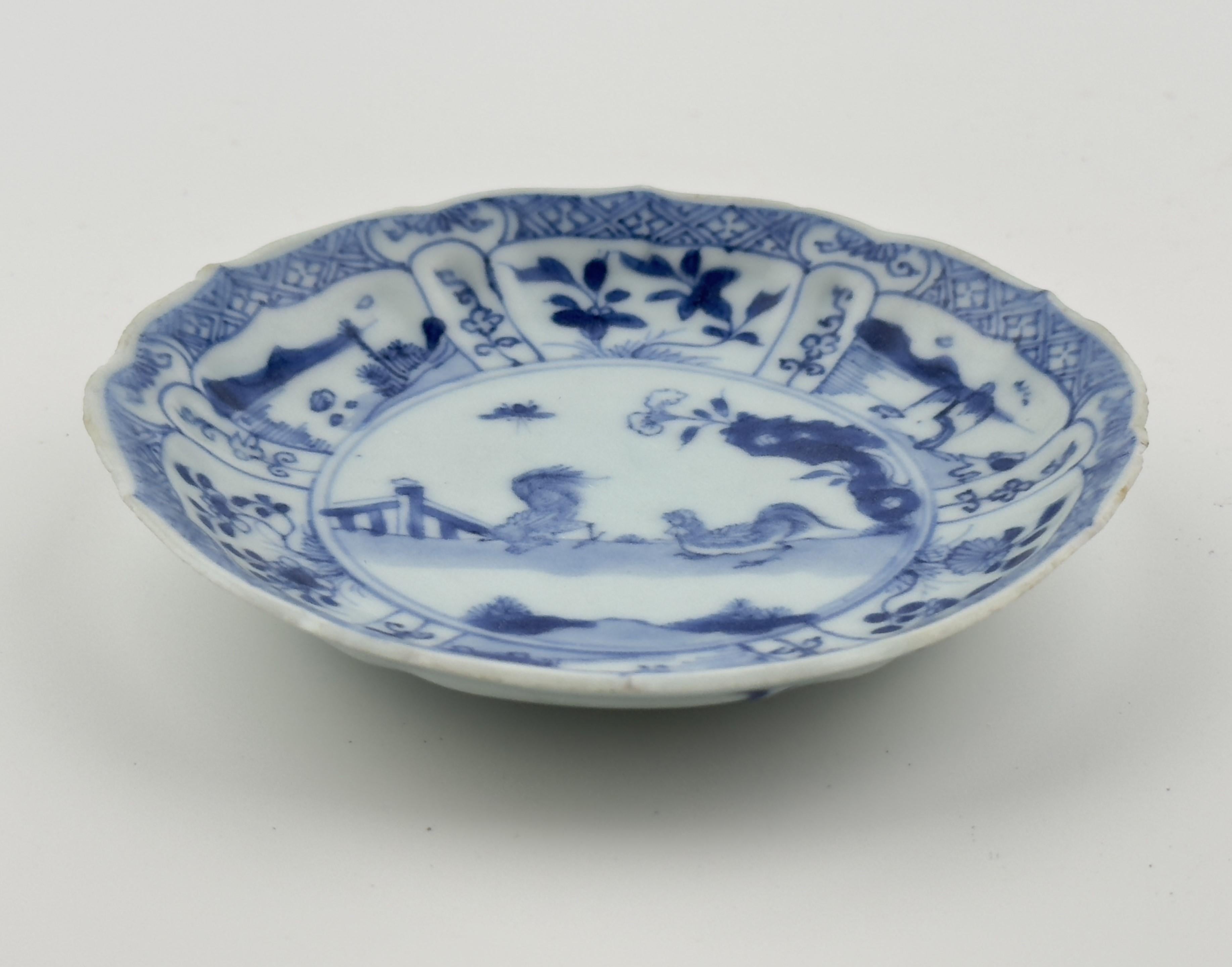 Vietnamien Soucoupe bleu et blanc à motif de poulet v 1725, Dynastie Qing, époque Yongzheng en vente