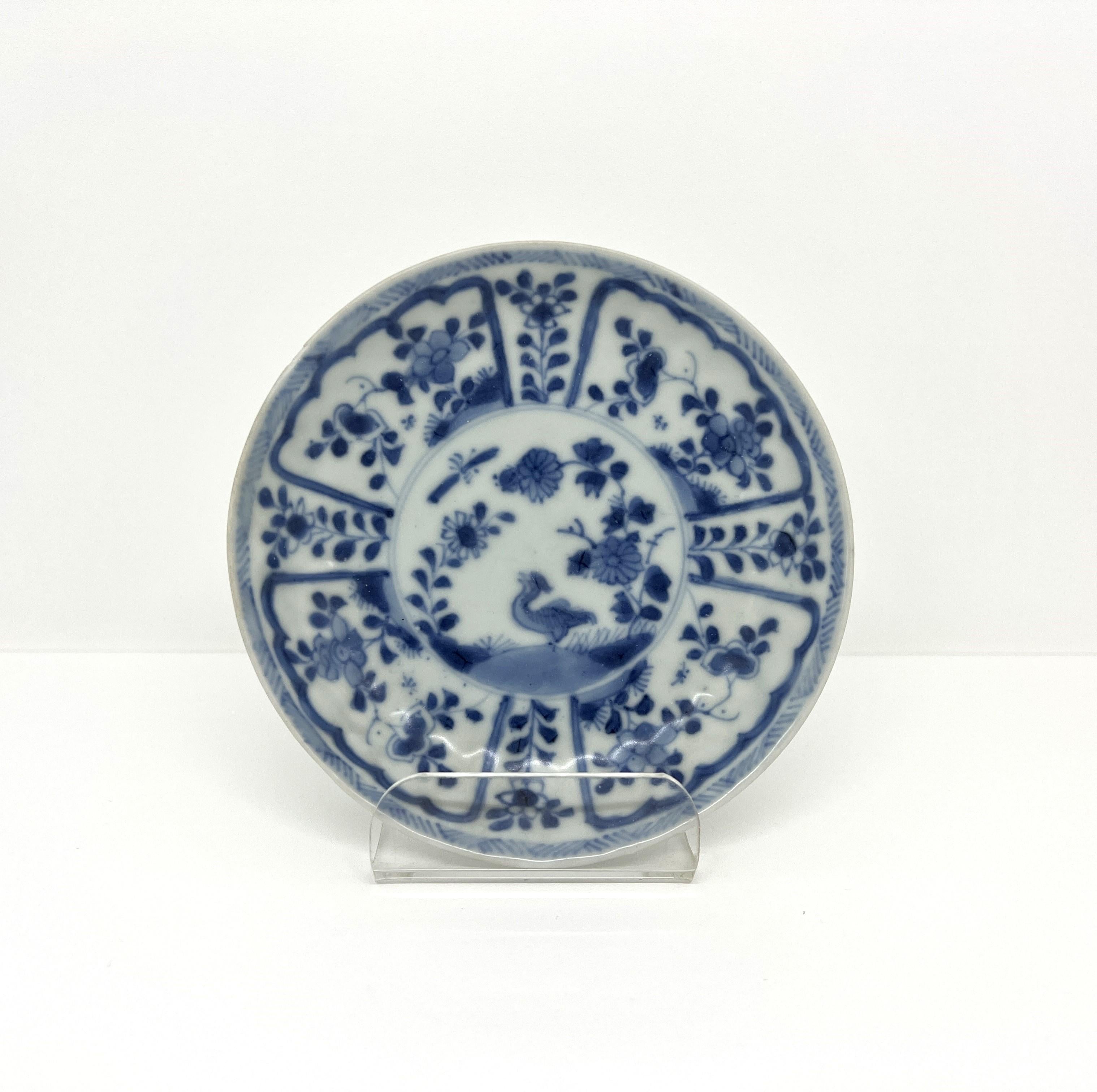 Chicken Pattern Blue and White Saucer c 1725, Qing Dynasty, Yongzheng Era In Good Condition For Sale In seoul, KR
