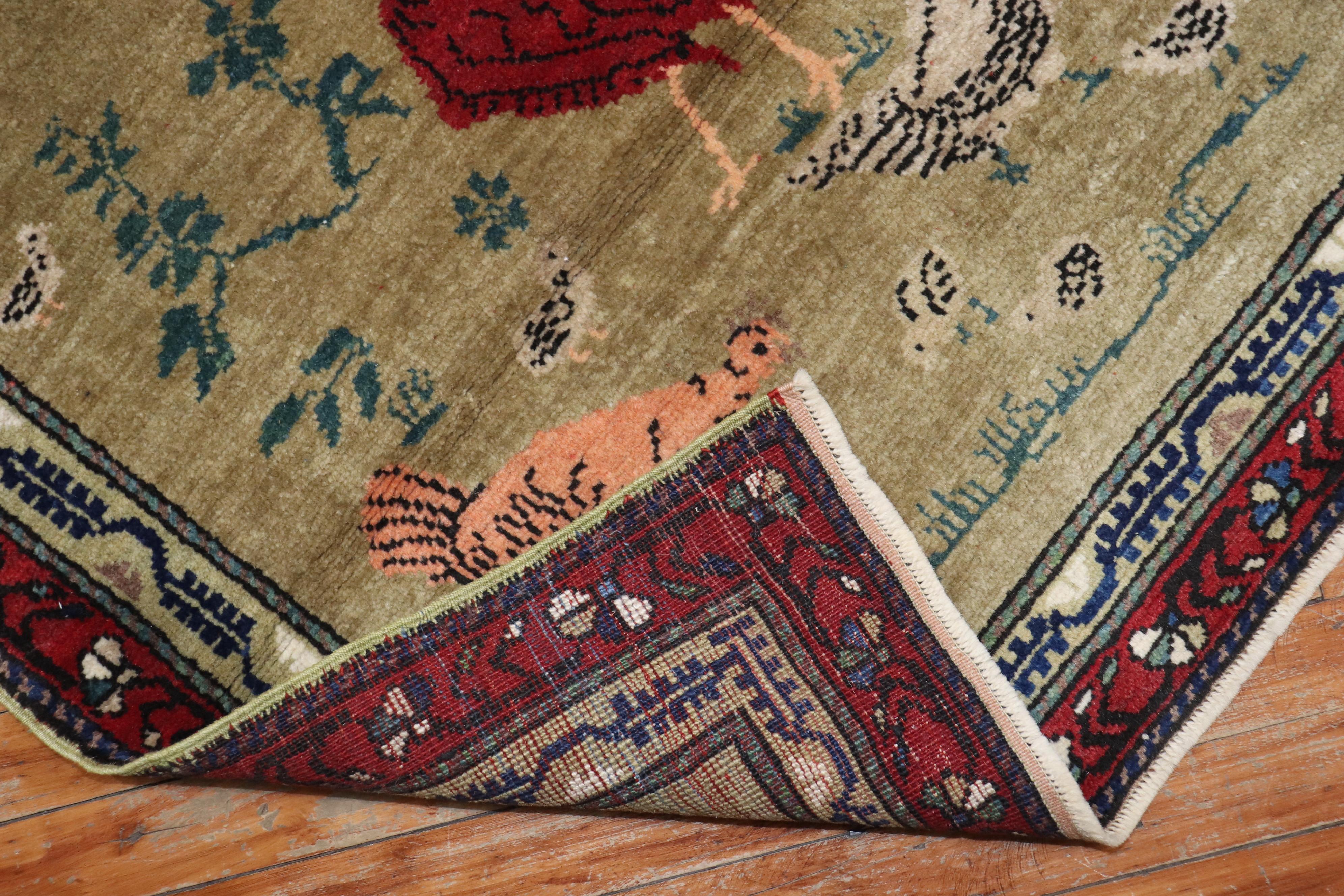Türkischer quadratischer Vintage-Teppich mit Hahnentrittmuster (Volkskunst) im Angebot