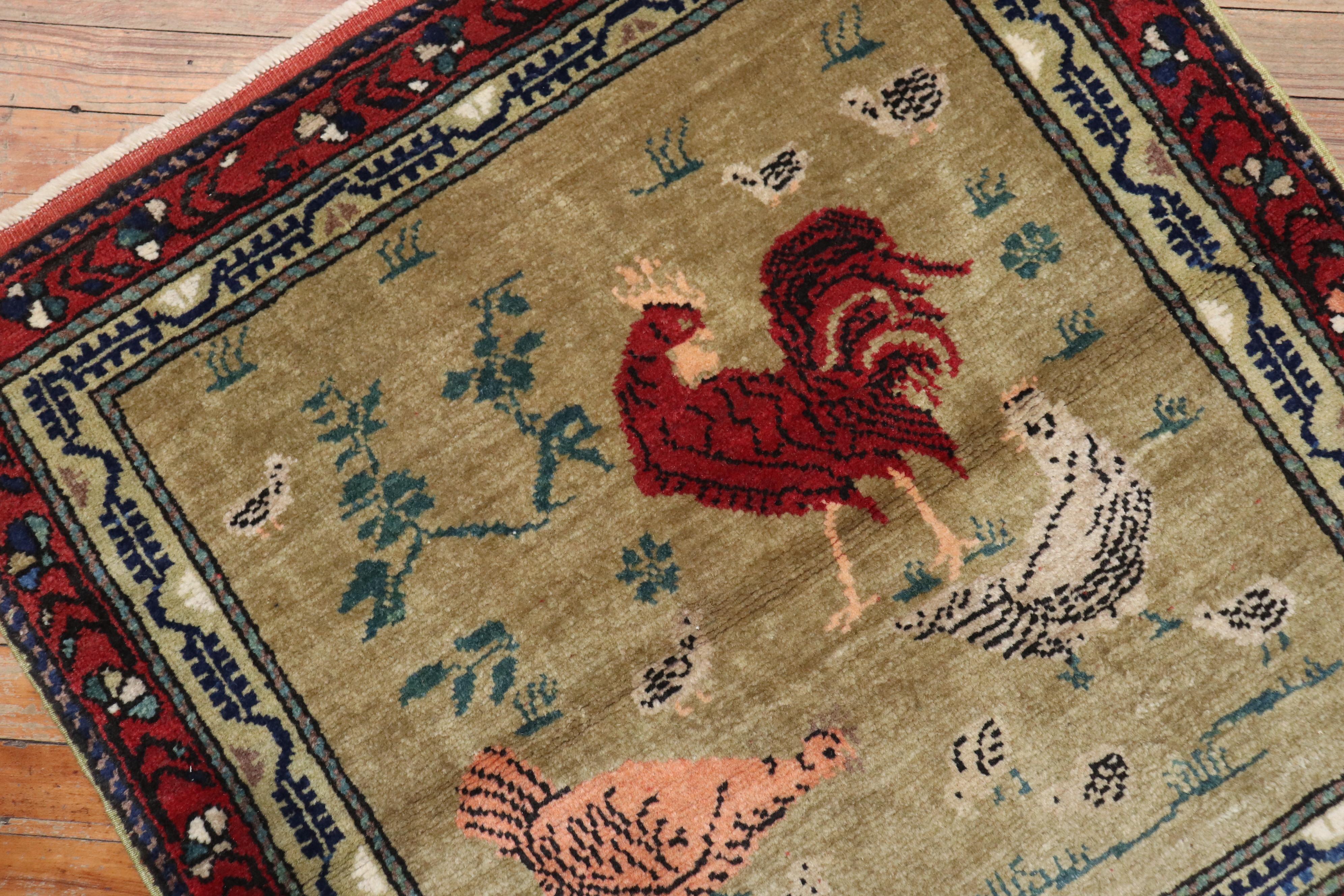Türkischer quadratischer Vintage-Teppich mit Hahnentrittmuster im Zustand „Gut“ im Angebot in New York, NY