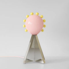 Lámpara de mesa Chicklet de Merve Kahraman, vidrio rosa soplado a mano, acero inoxidable