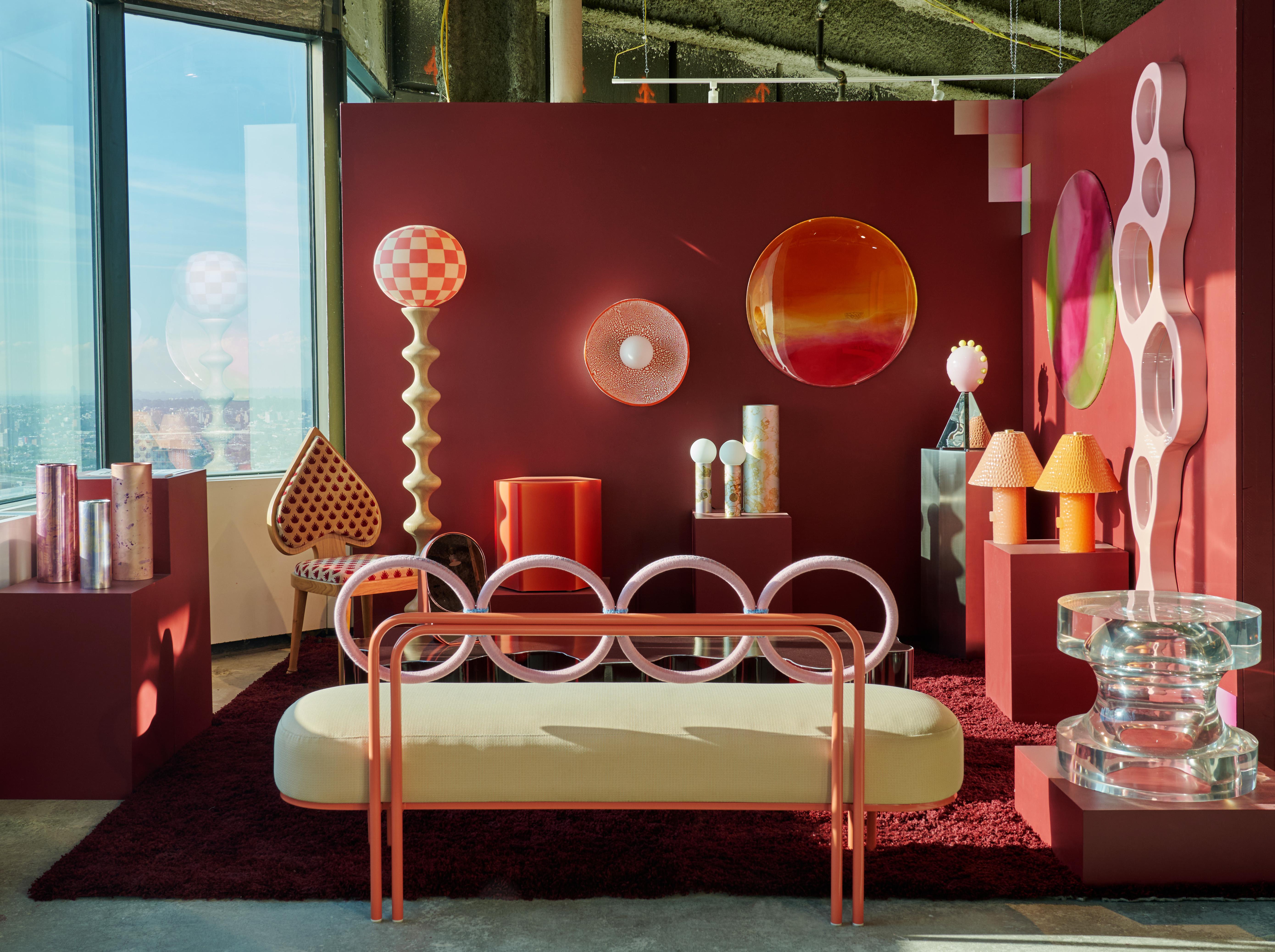 Turc Lampe de table Chicklet par MERVE KAHRAMAN, verre rose soufflé à la main, acier inoxydable en vente