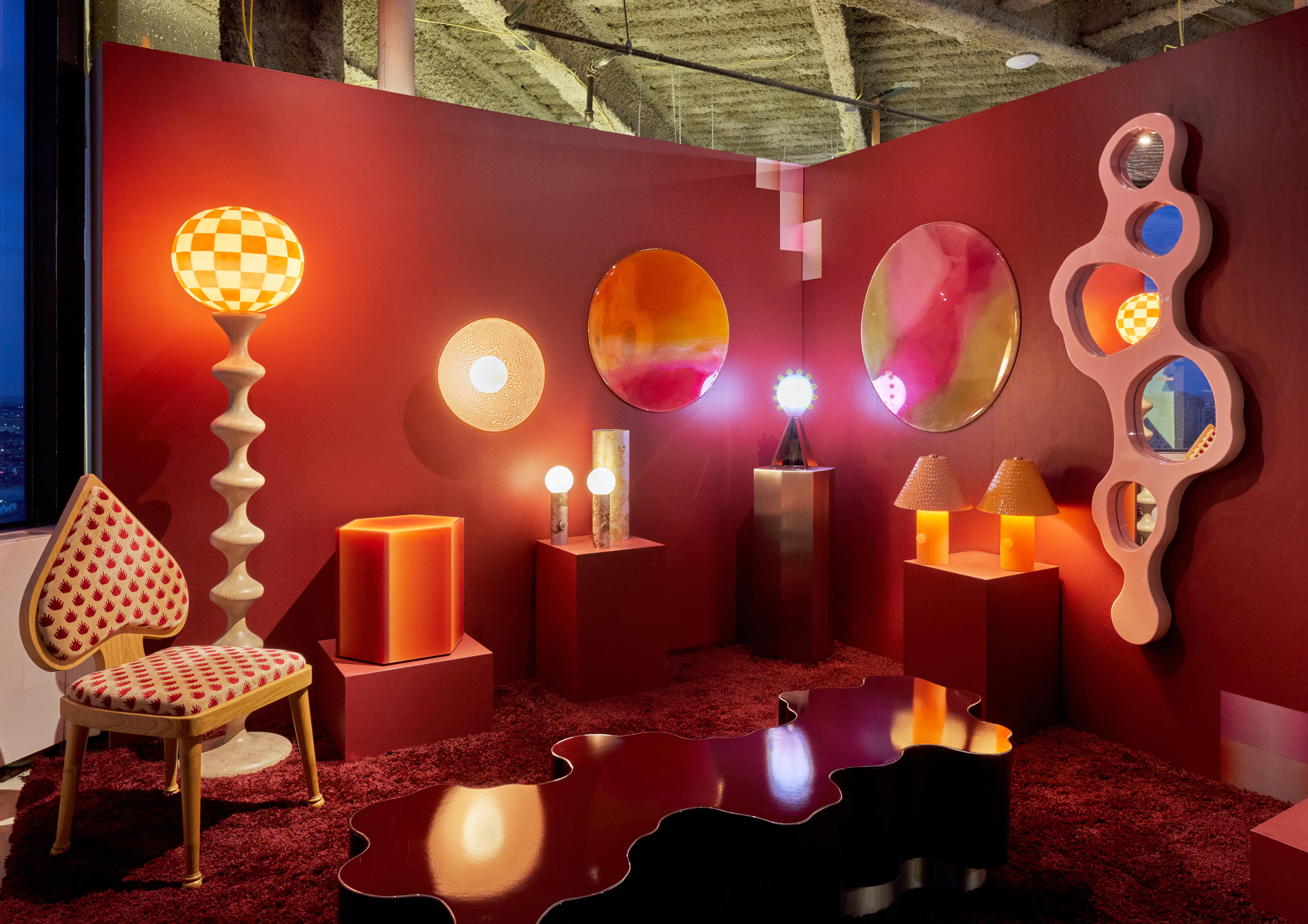 Lampe de table Chicklet par MERVE KAHRAMAN, verre rose soufflé à la main, acier inoxydable Neuf - En vente à New York, NY