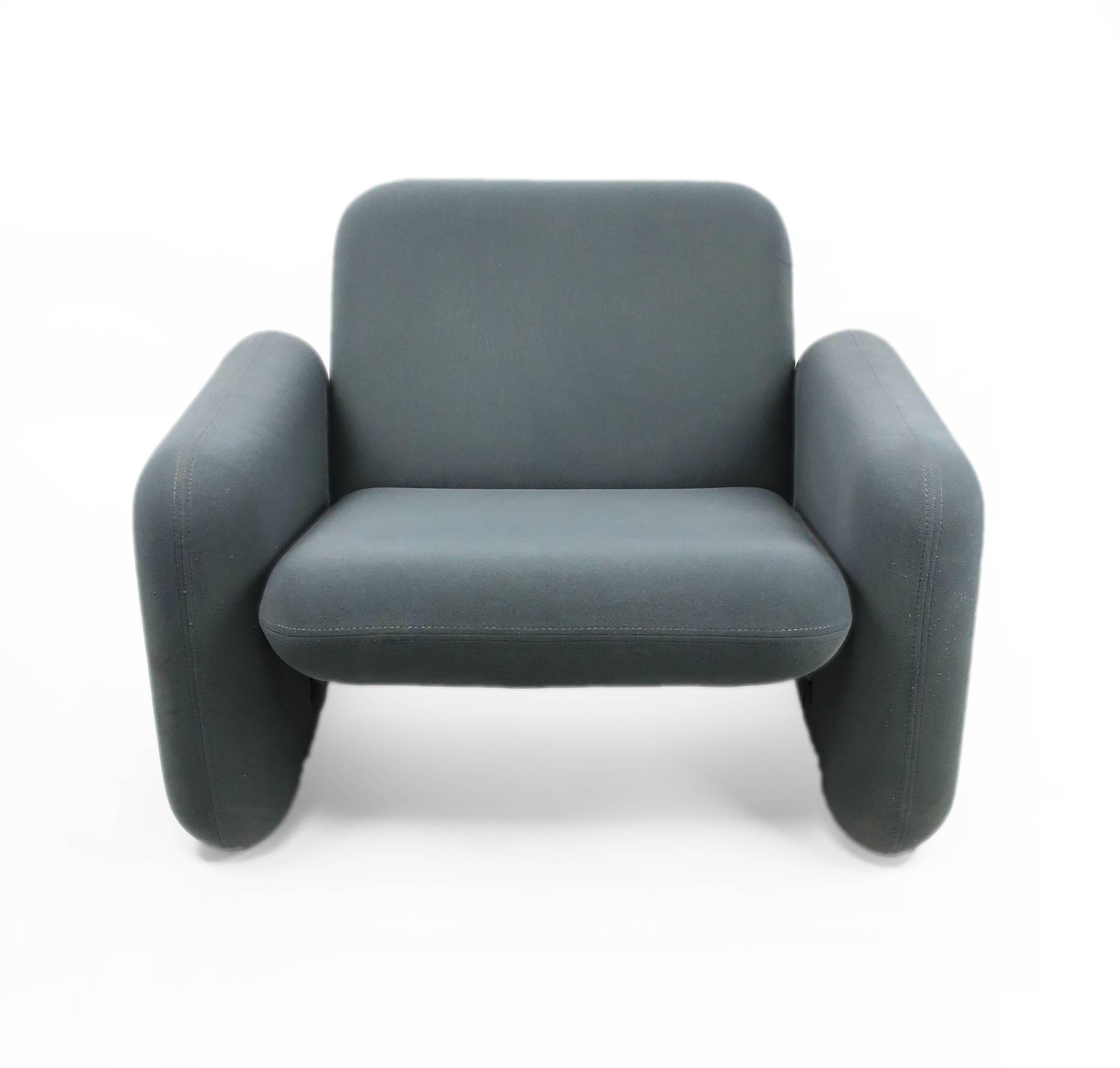 This Mid-Century Modern lounge chair designed by Ray Wilkes for Herman Miller gets its name from its cushions that look like large pieces of Chiclet gum. Produced in 1976, the Chiclet chair clearly is from the same era as Pierre Paulin’s greatest