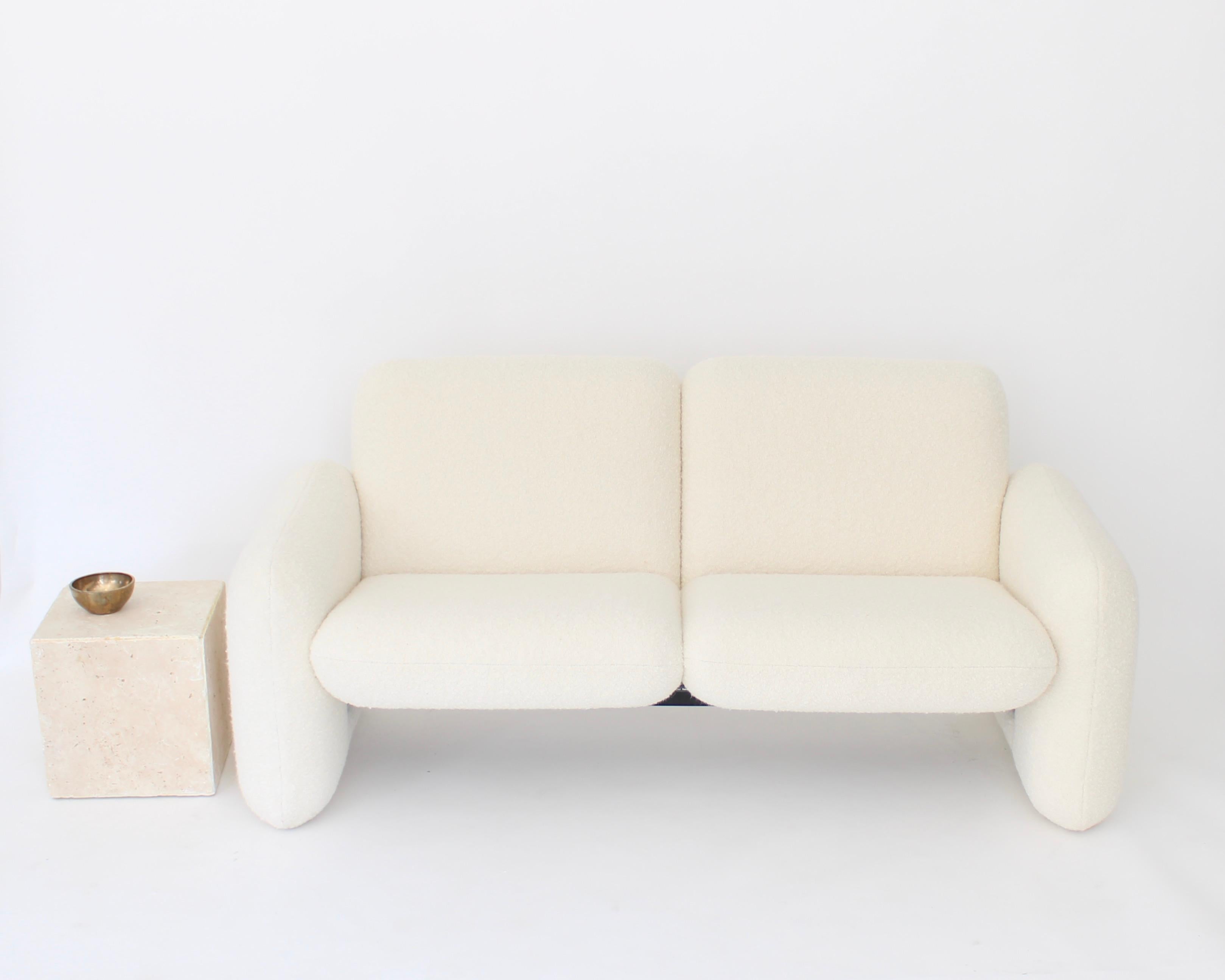 Nicknamed “Chiclet” because of its rounded-edge cushions’ resemblance to pieces of Chiclet gum, this collection which included chairs, settees and sofas was designed by Ray Wilkes, a self-described minimalist for Herman Miller in 1976.
This is a