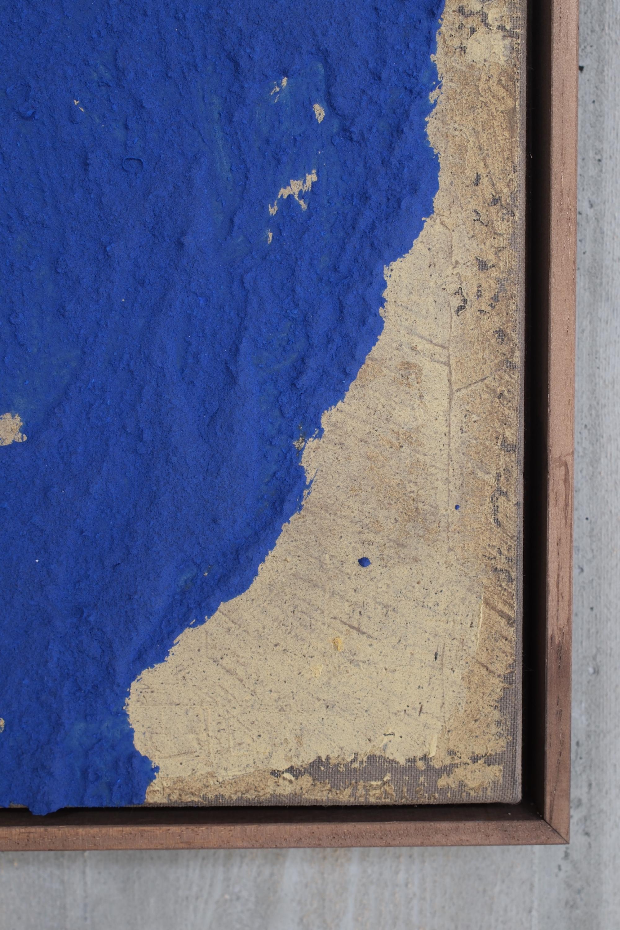 Quadro figurativo di una mano su tela dai toni blu in vendita 1