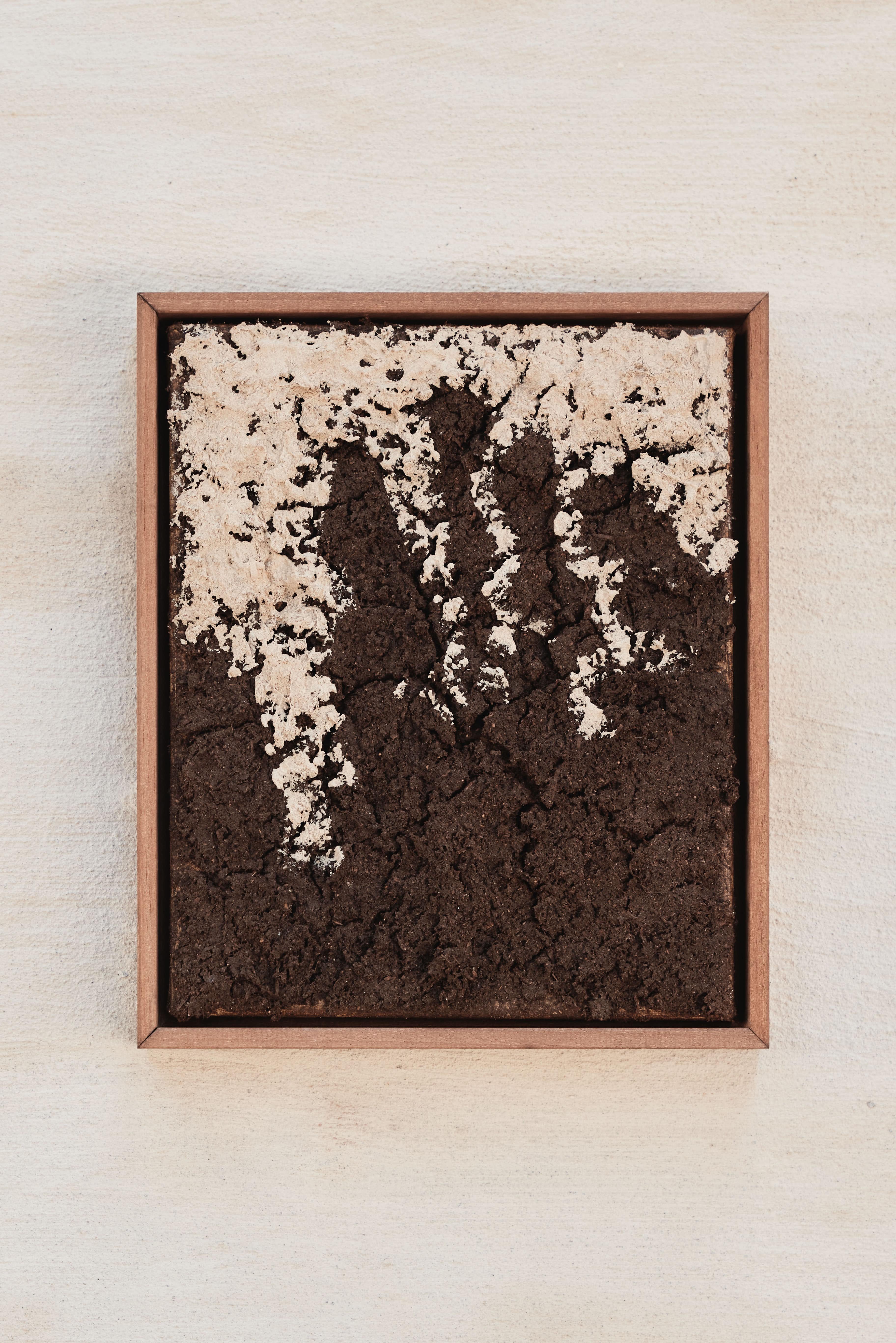 Little Serie of 5 Figurative Painting of Hands on Textured Canvas, Chidy Wayne For Sale 3