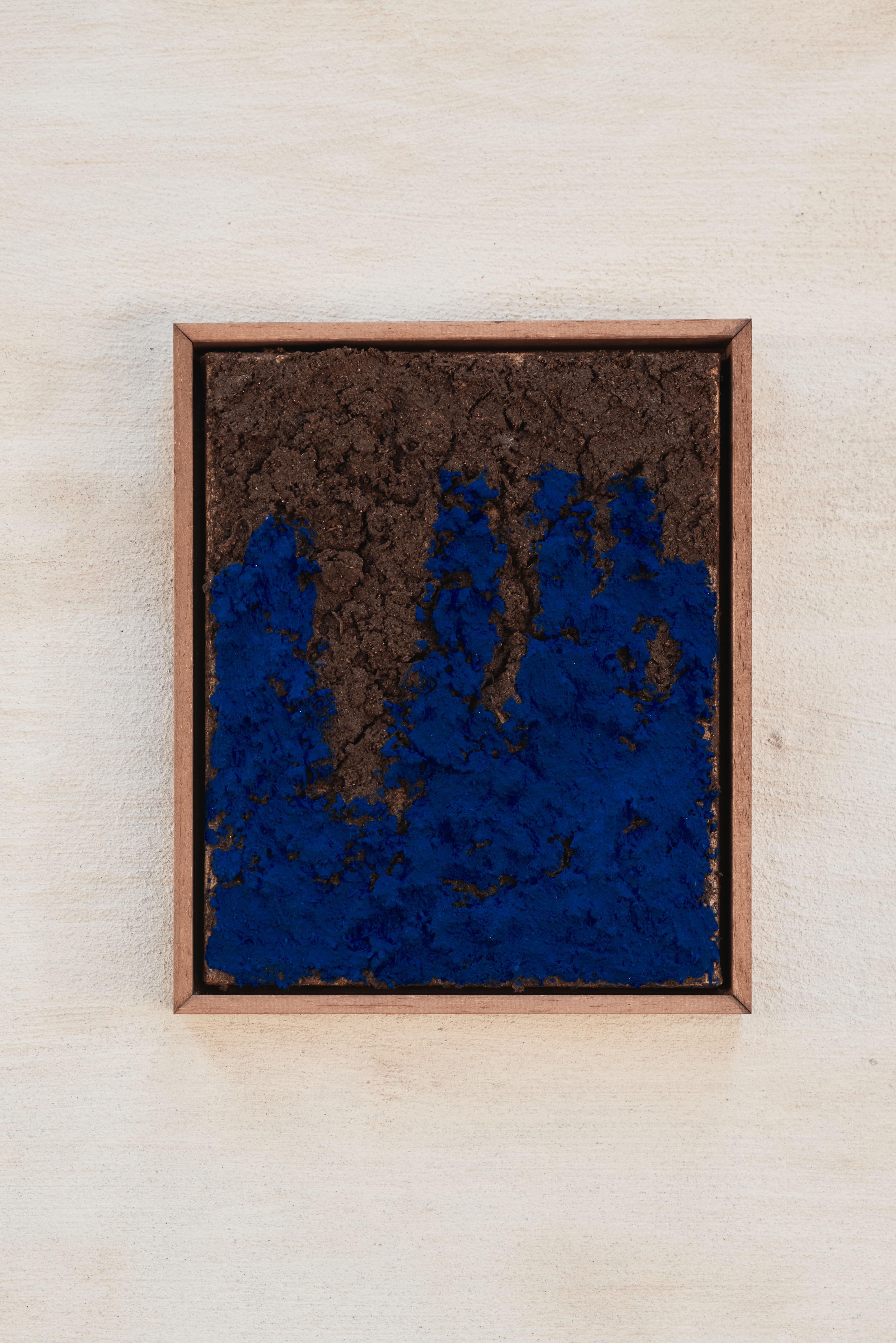 Little Serie of 5 Figurative Painting of Hands on Textured Canvas, Chidy Wayne For Sale 4
