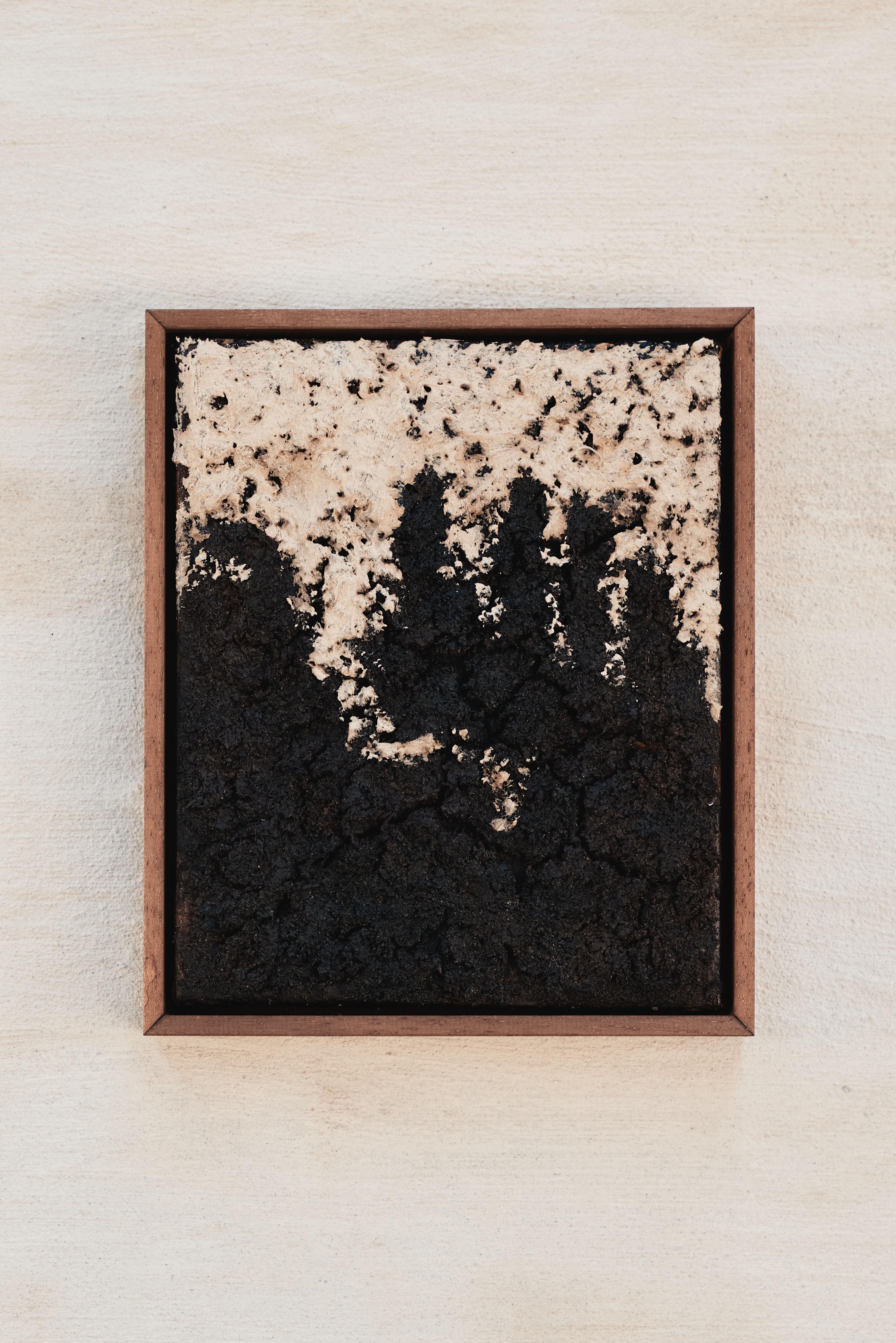 Little Serie of 5 Figurative Painting of Hands on Textured Canvas, Chidy Wayne For Sale 6