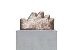 Sculpture d'extérieur en bronze d'une main, "Solid Ego 005" Chidy Wayne