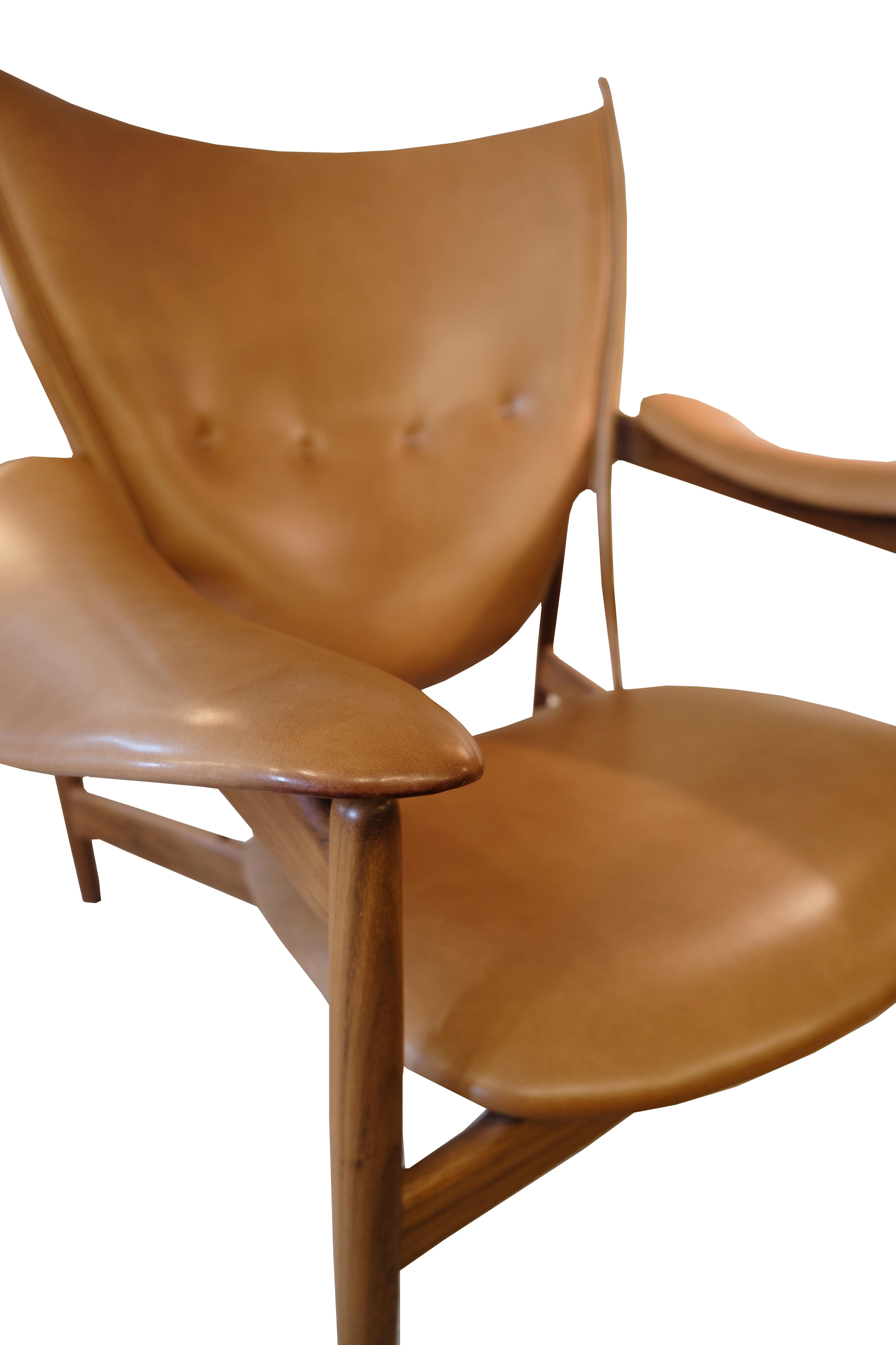 Chieftains Chair Model FJ4900 With Stool Made In Walnut By Finn Juhl In Excellent Condition In Lejre, DK