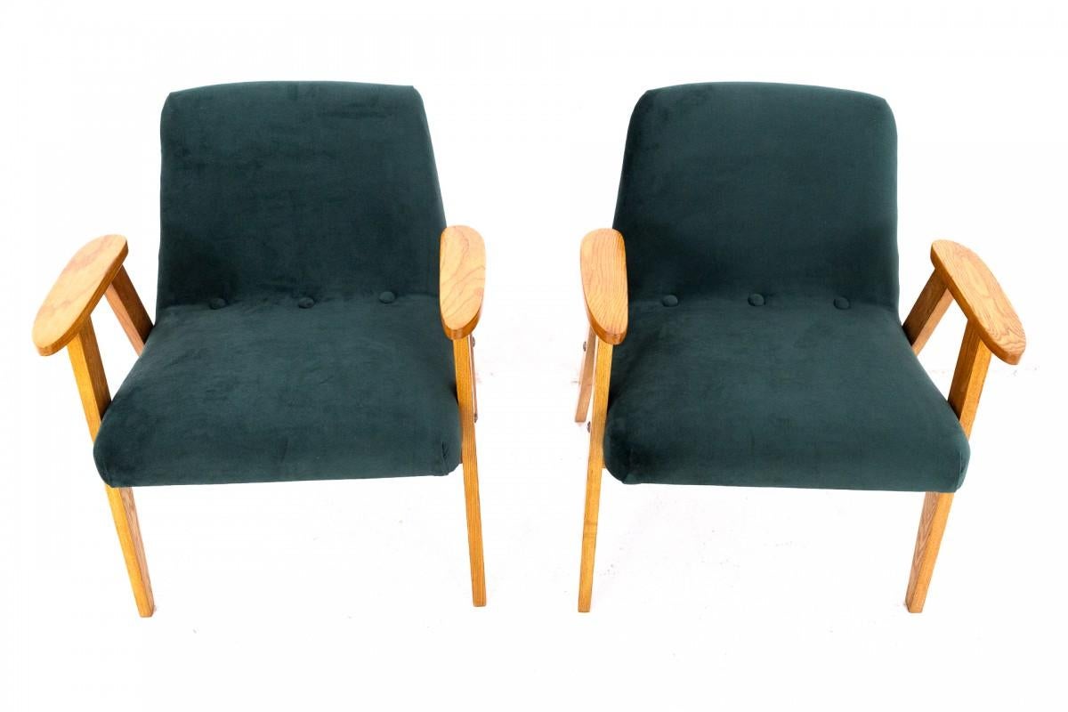 Chierowski armchair set, model 366, 1970s.

Very good condition, professionally restored.

Wood: ash

Dimensions: height 68 cm, seat height 44 cm, width 61 cm, depth 60 cm