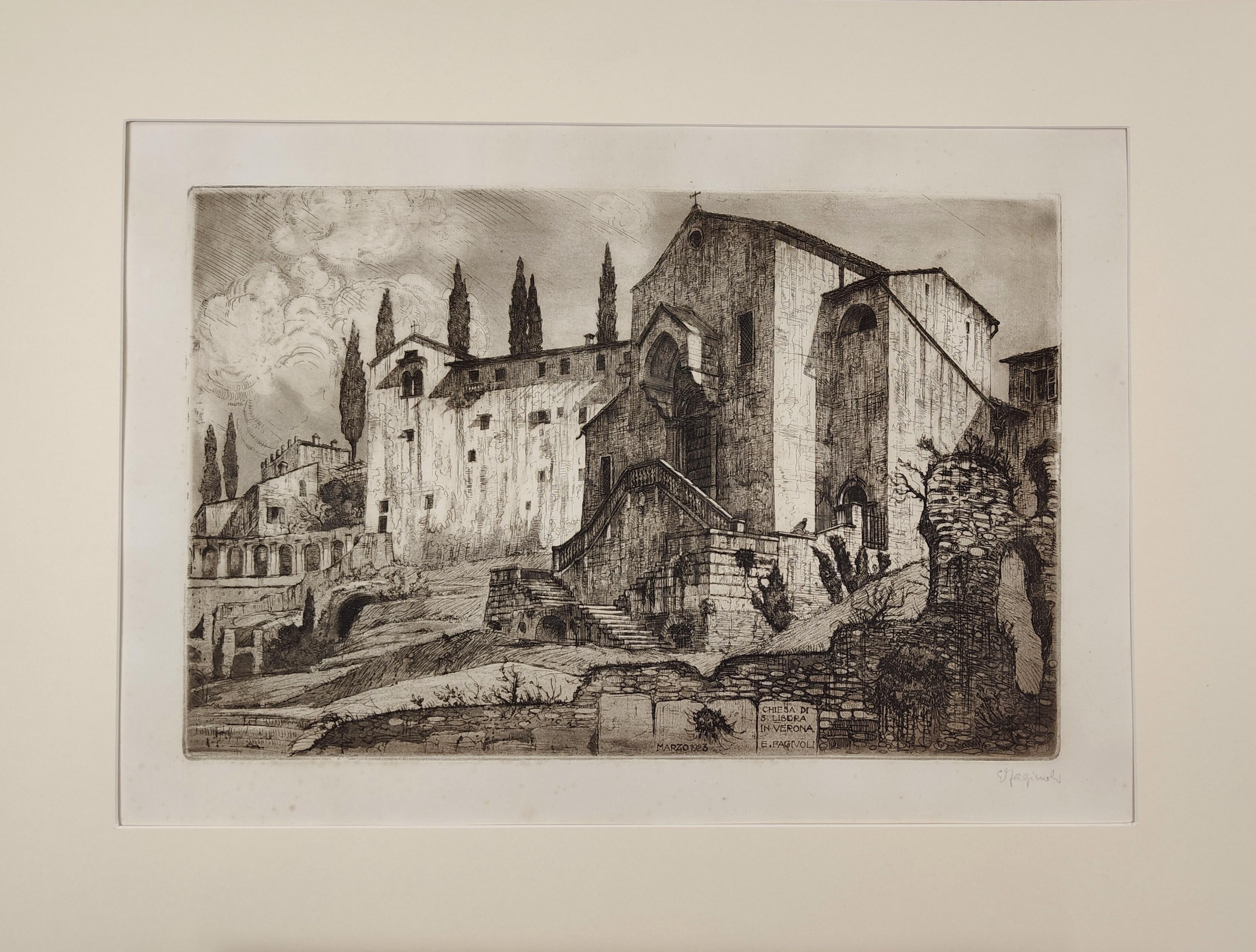 Radierung von Ettore Fagiuoli mit der Darstellung der Kirche Santa Libera in Verona. Ettore Fagiuoli, der 1884 geboren wurde und 1961 in Verona starb, war ein italienischer Architekt, Graveur und Bühnenbildner, der für seine Werke in Verona und der