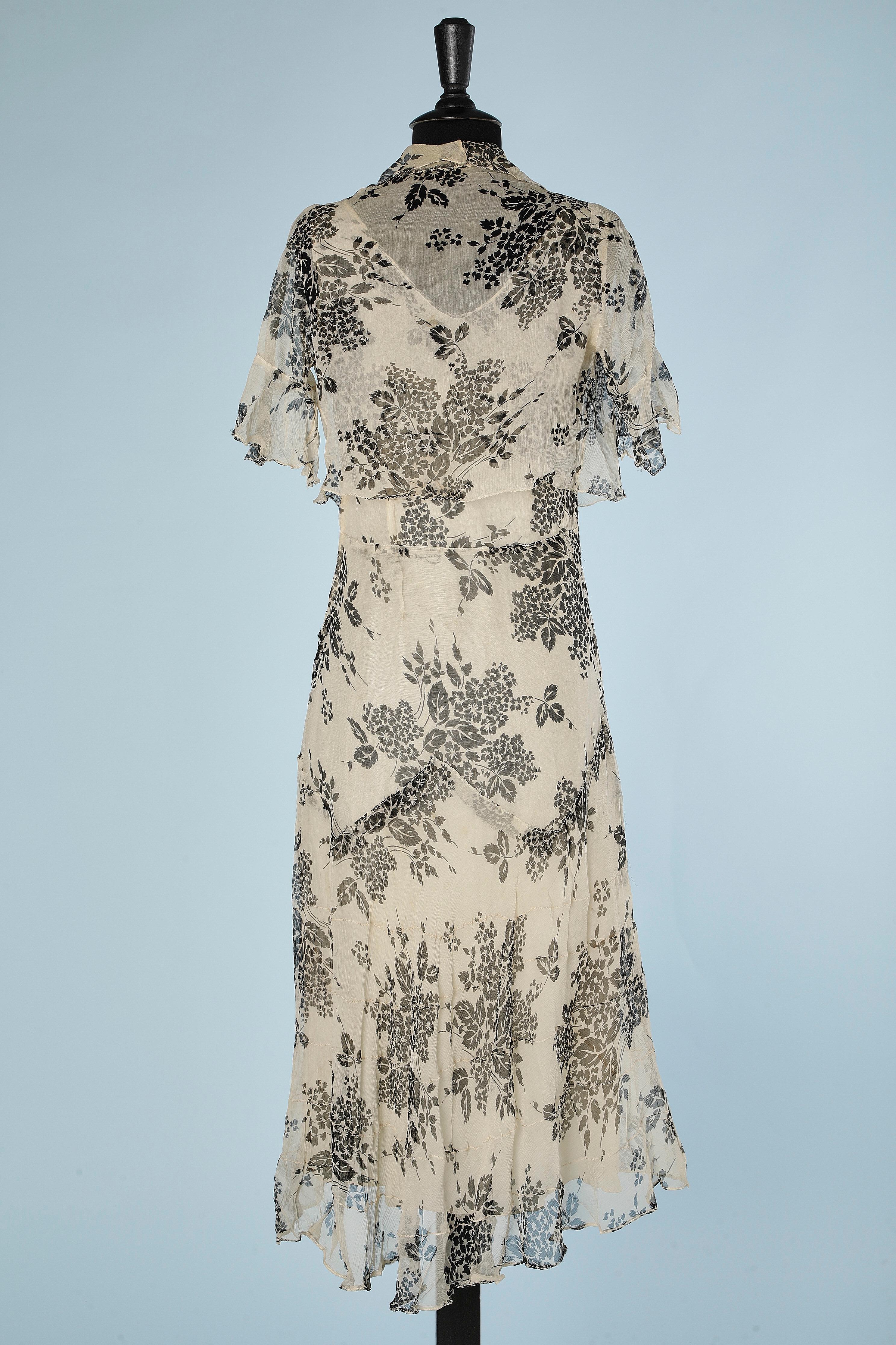 Gray Chiffon dress with boléro and flower print Circa 1930's For Sale
