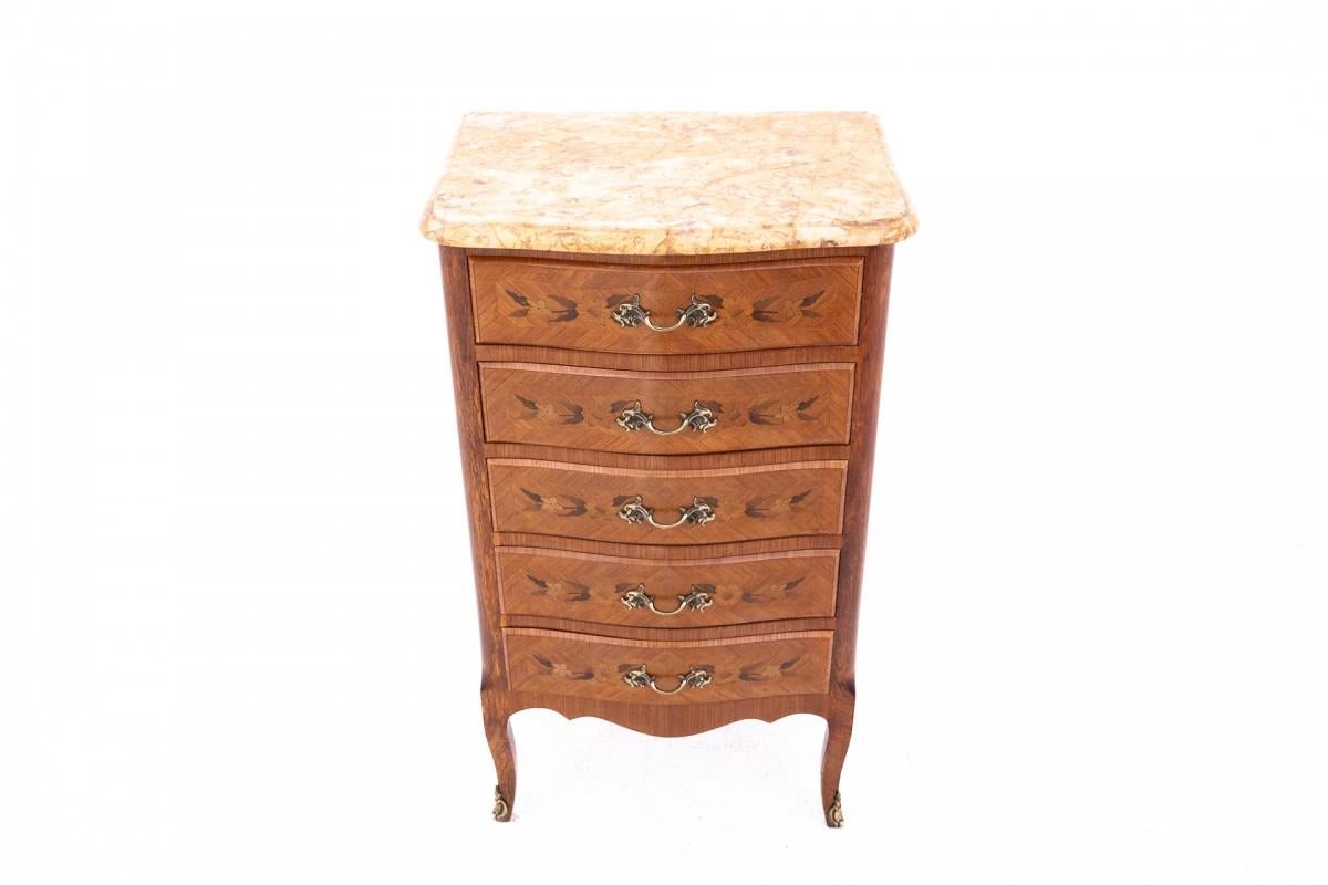 Antico cassettone a chiffoniera a cavallo tra il XIX e il XX secolo, Francia.

Dimensioni: altezza 85 cm / larghezza 48 cm / profondità 33 cm
