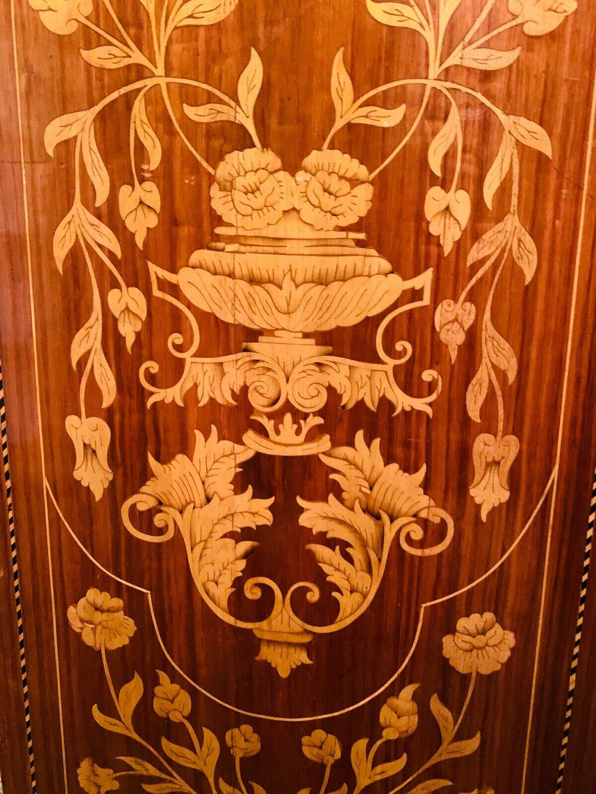 Chiffonnière / Commode de style baroque néerlandais avec incrustations florales en vente 3
