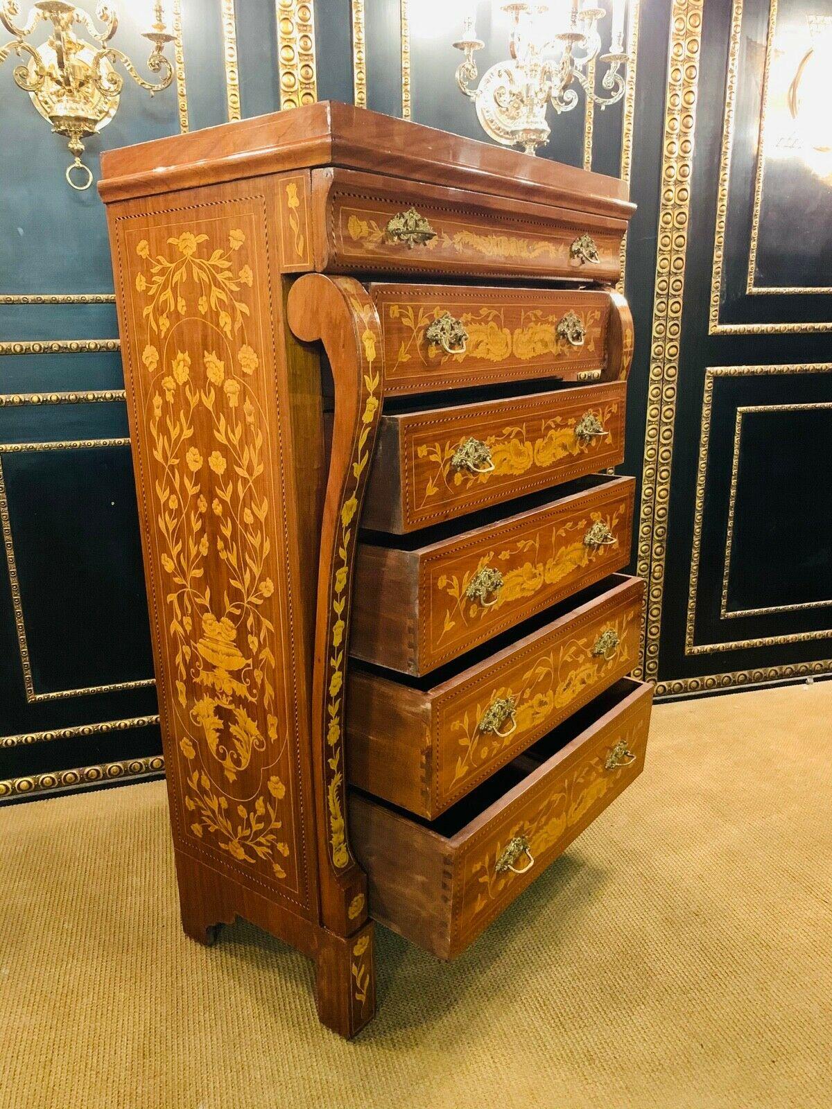 Chiffonnière / Commode de style baroque néerlandais avec incrustations florales en vente 4