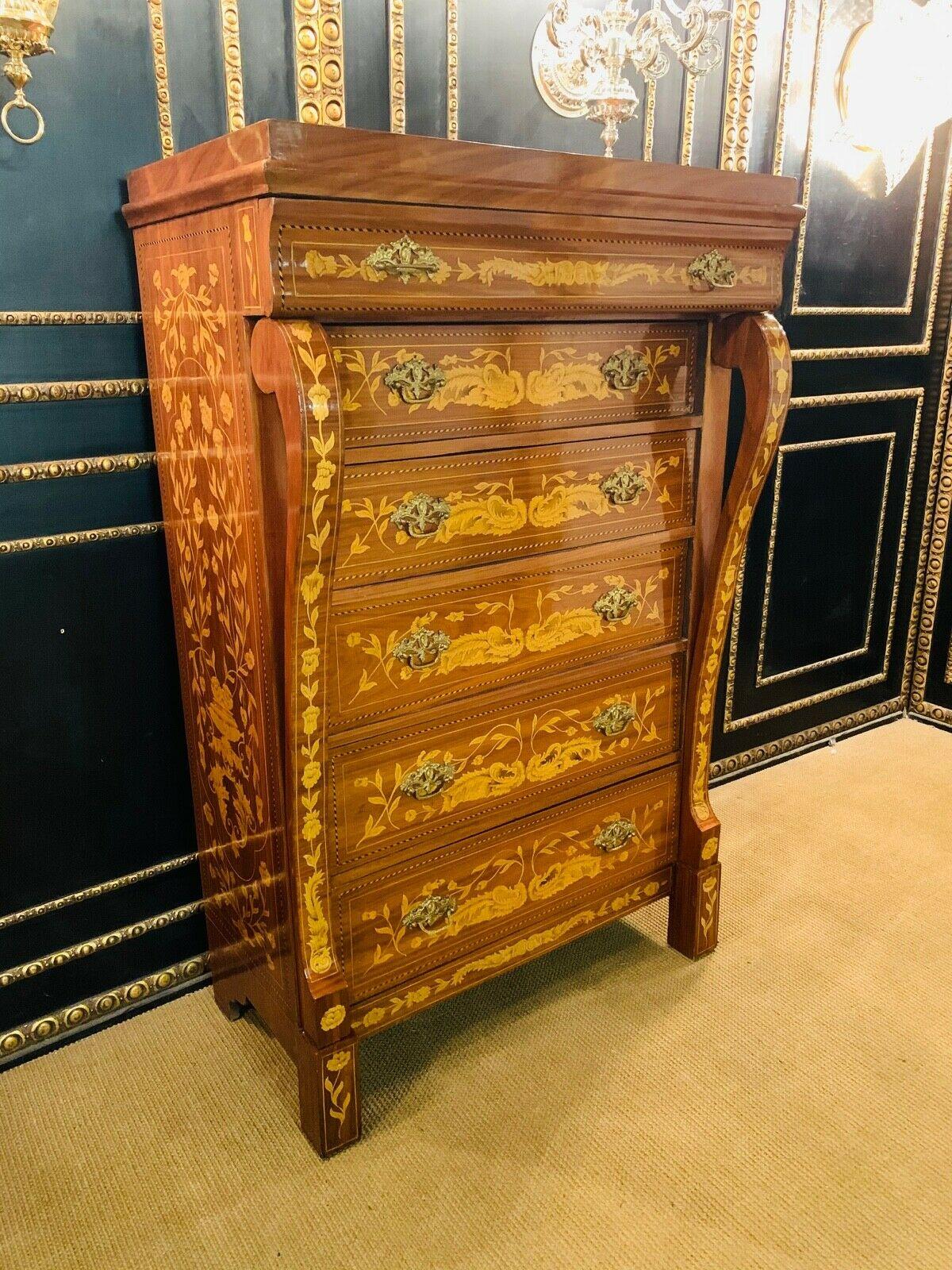 Chiffoniere / Chest of Drawers in the Dutch Baroque Style with Floral Inlays In Good Condition For Sale In Berlin, DE