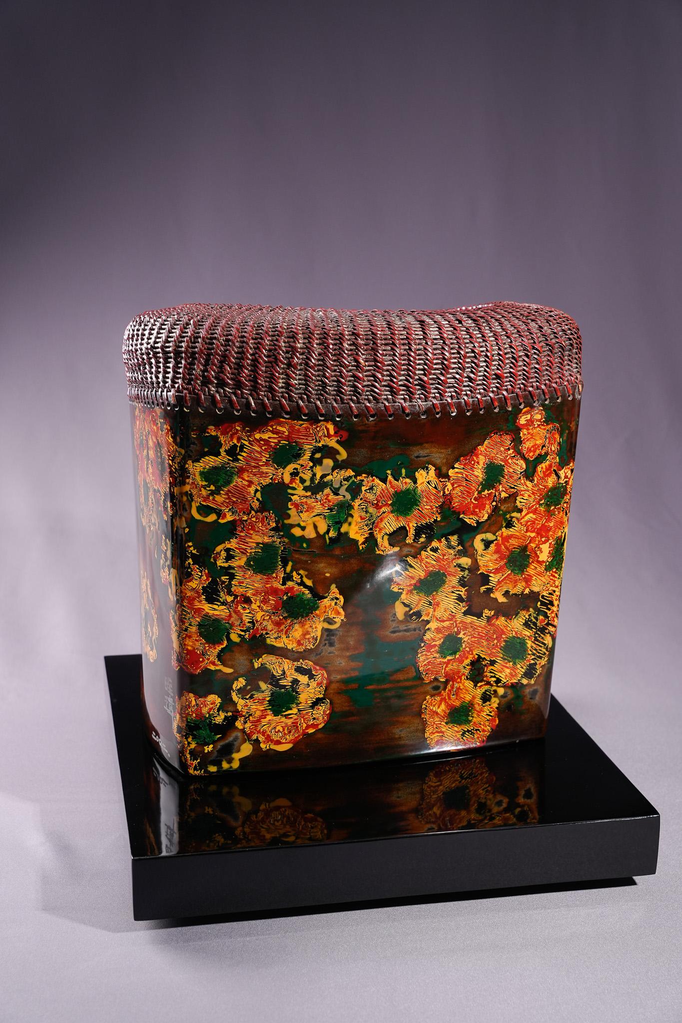 Floral Lacquer Vessel of Southern Summer For Sale 1