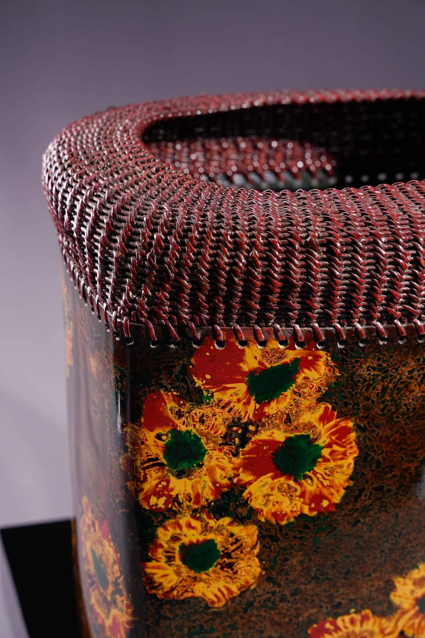 Floral Lacquer Vessel of Southern Summer For Sale 3