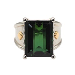 Bague Chiho Tamiya en platine avec une tourmaline verte taille émeraude et un diamant