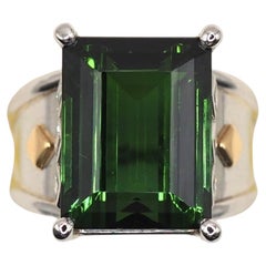 Bague Chiho Tamiya en platine avec une tourmaline verte taille émeraude et un diamant