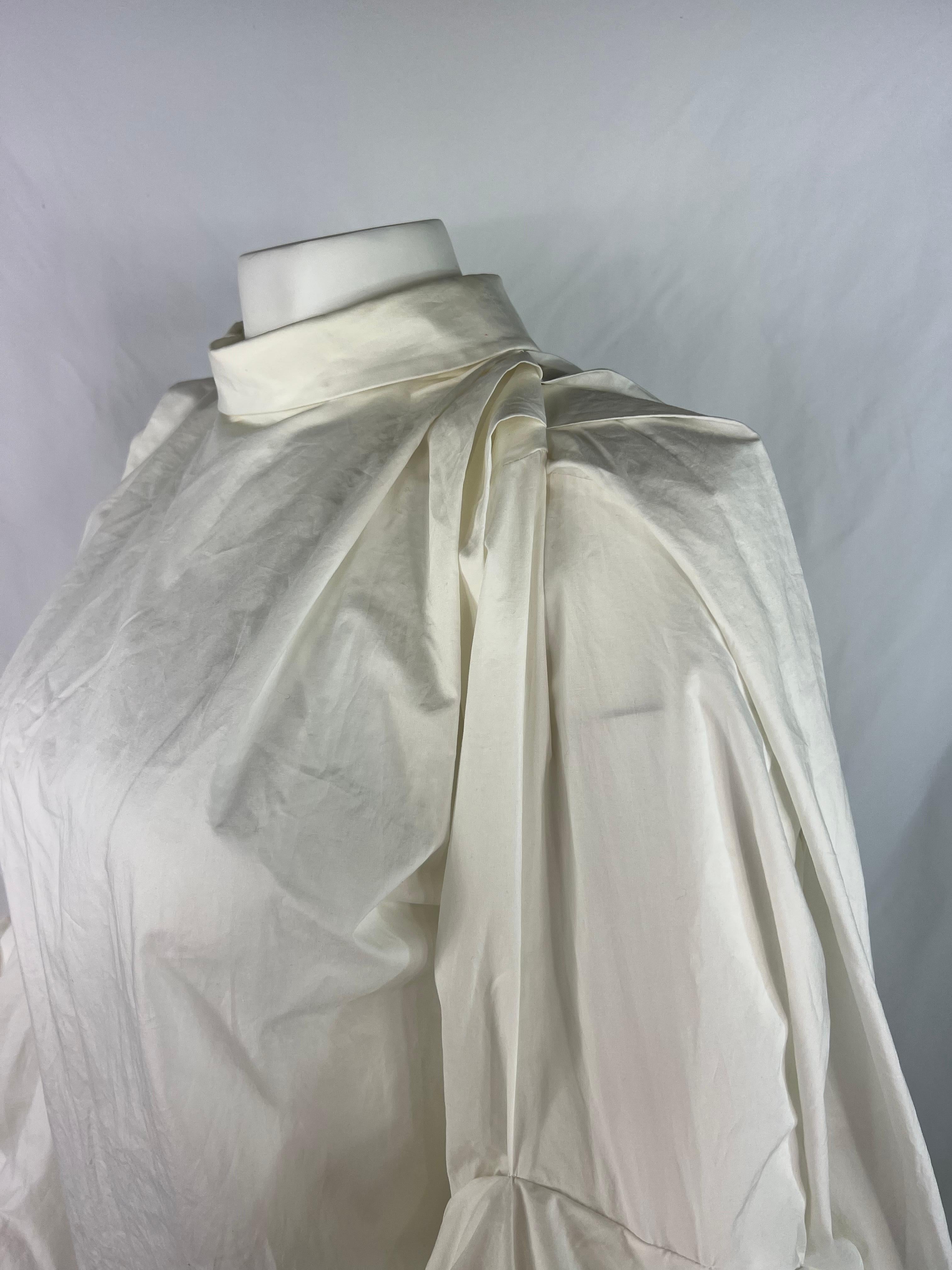 Chika Kisada White Cotton Blouse Top, Size 2 For Sale 2